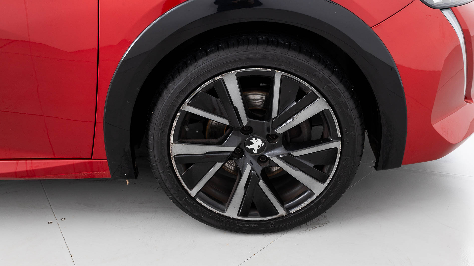 peugeot 208 gt 1.2 PURETECH 100 EAT 2023 rojo elixir 27