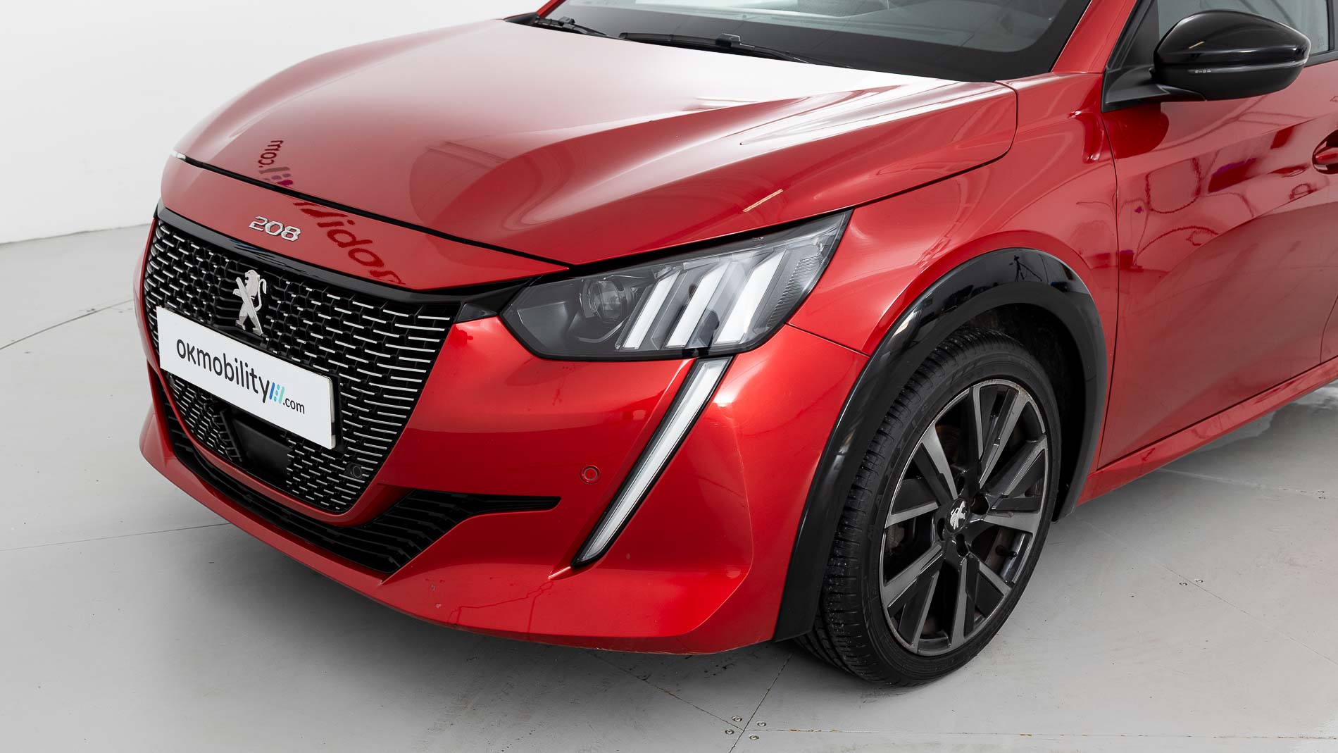 peugeot 208 gt 1.2 PURETECH 100 EAT 2023 rojo elixir 30