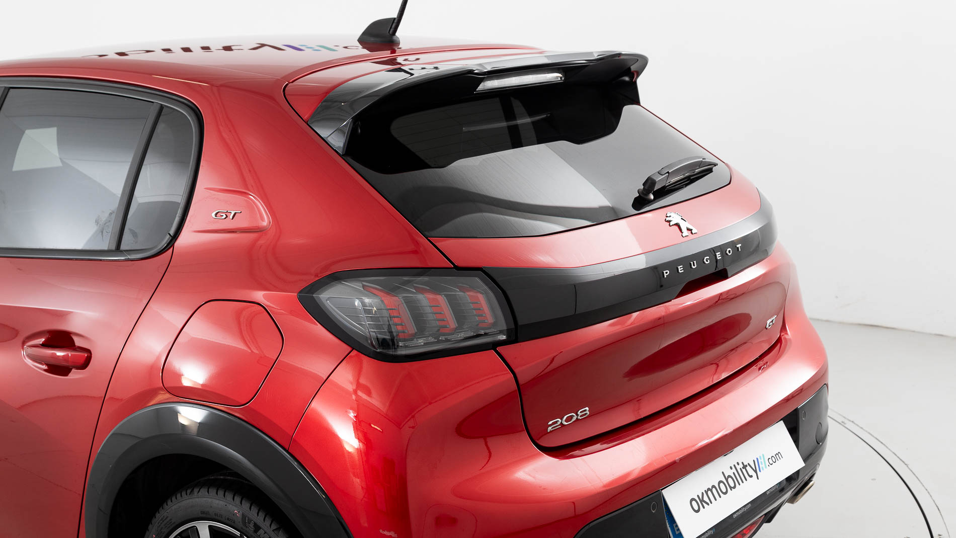 peugeot 208 gt 1.2 PURETECH 100 EAT 2023 rojo elixir 37