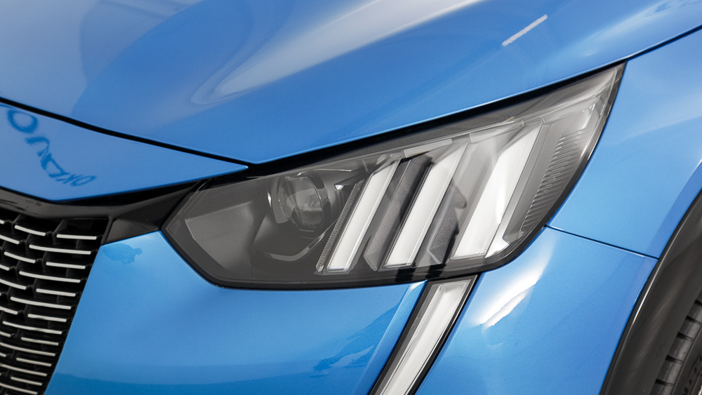 peugeot 208 gt 1.2 PURETECH 100 EAT 2023 azul vertigo 29