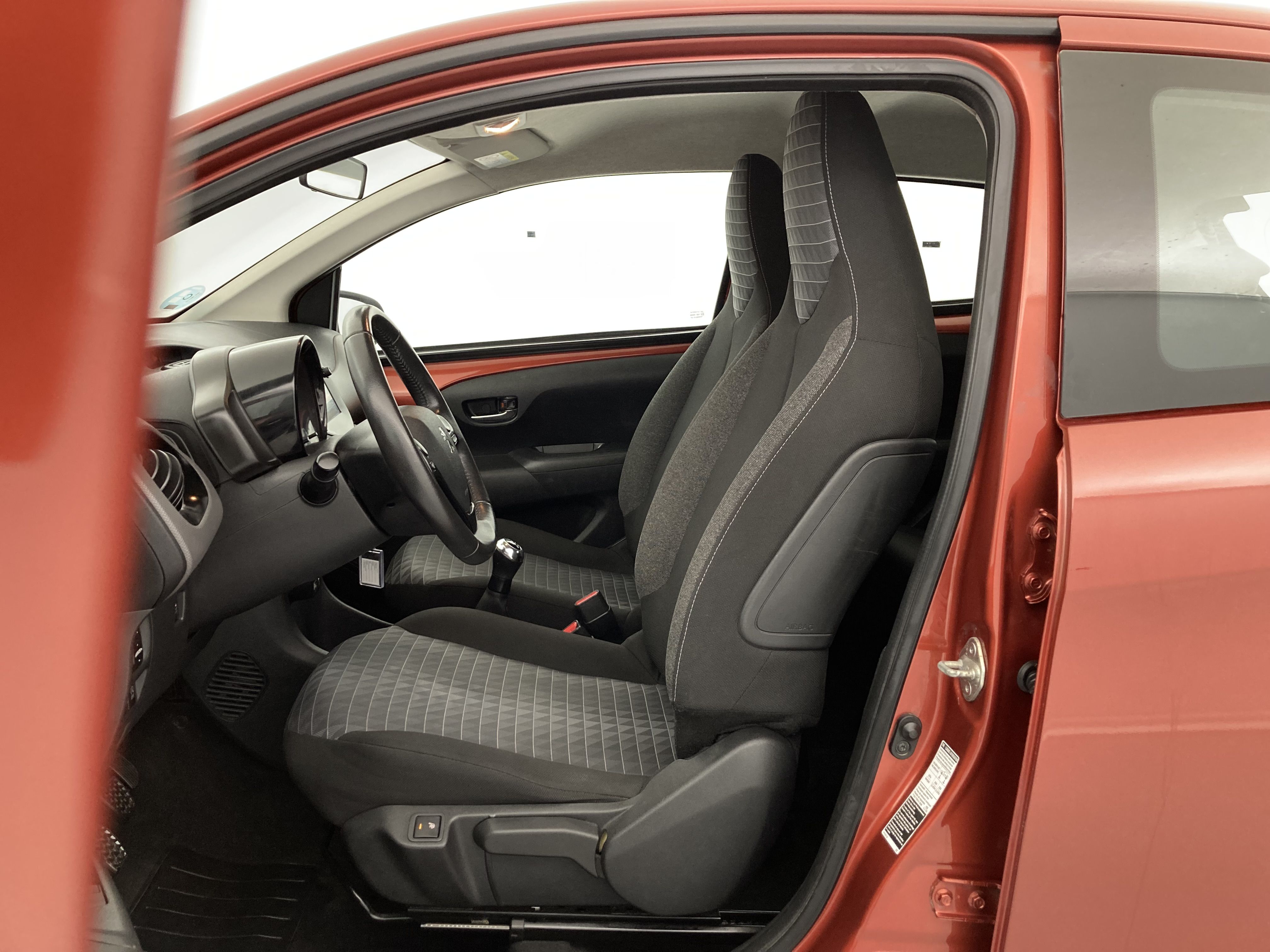 peugeot 108 allure 1.0 VTI 72 2022 red 17