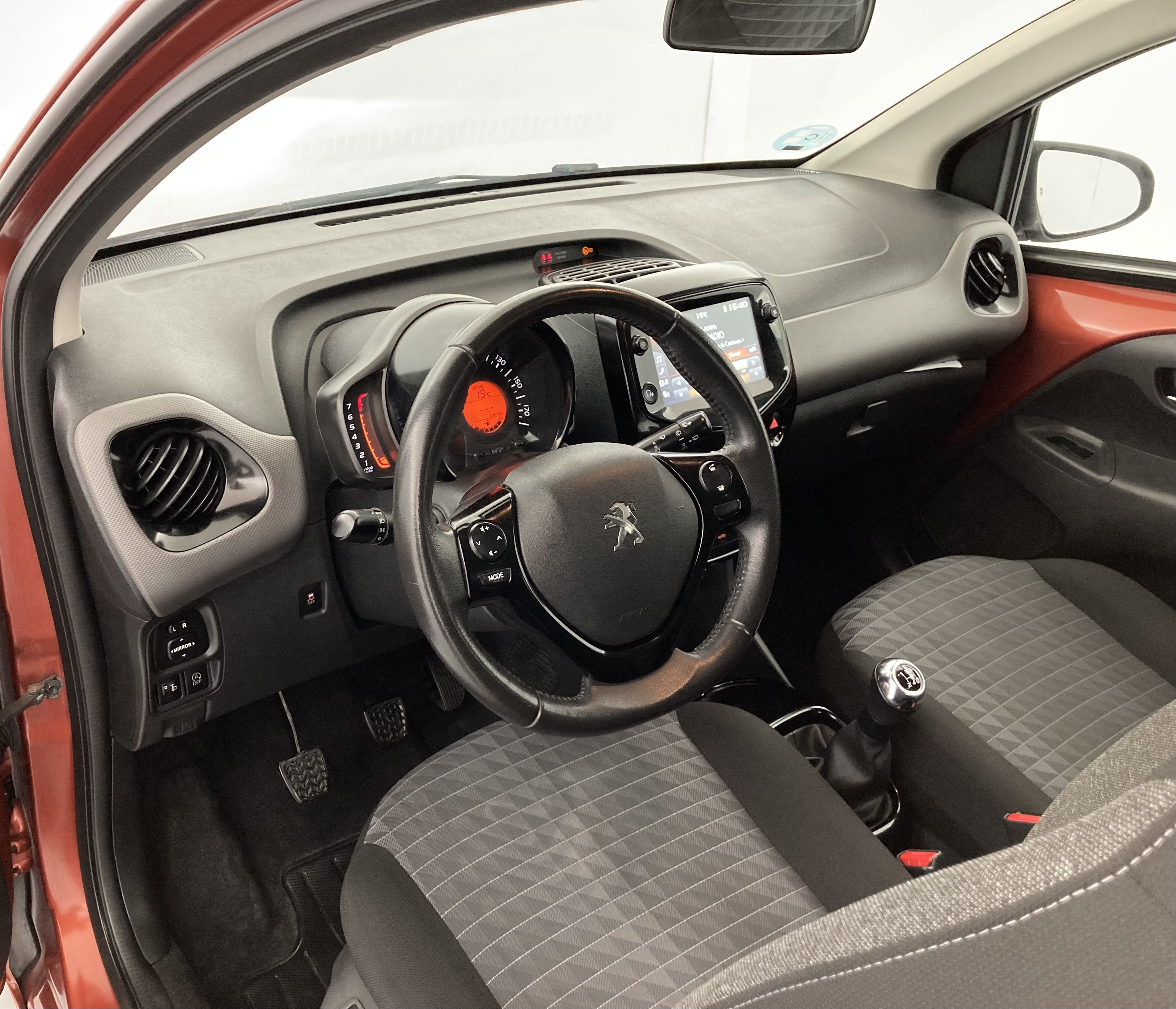 peugeot 108 allure 1.0 VTI 72 2022 red 18