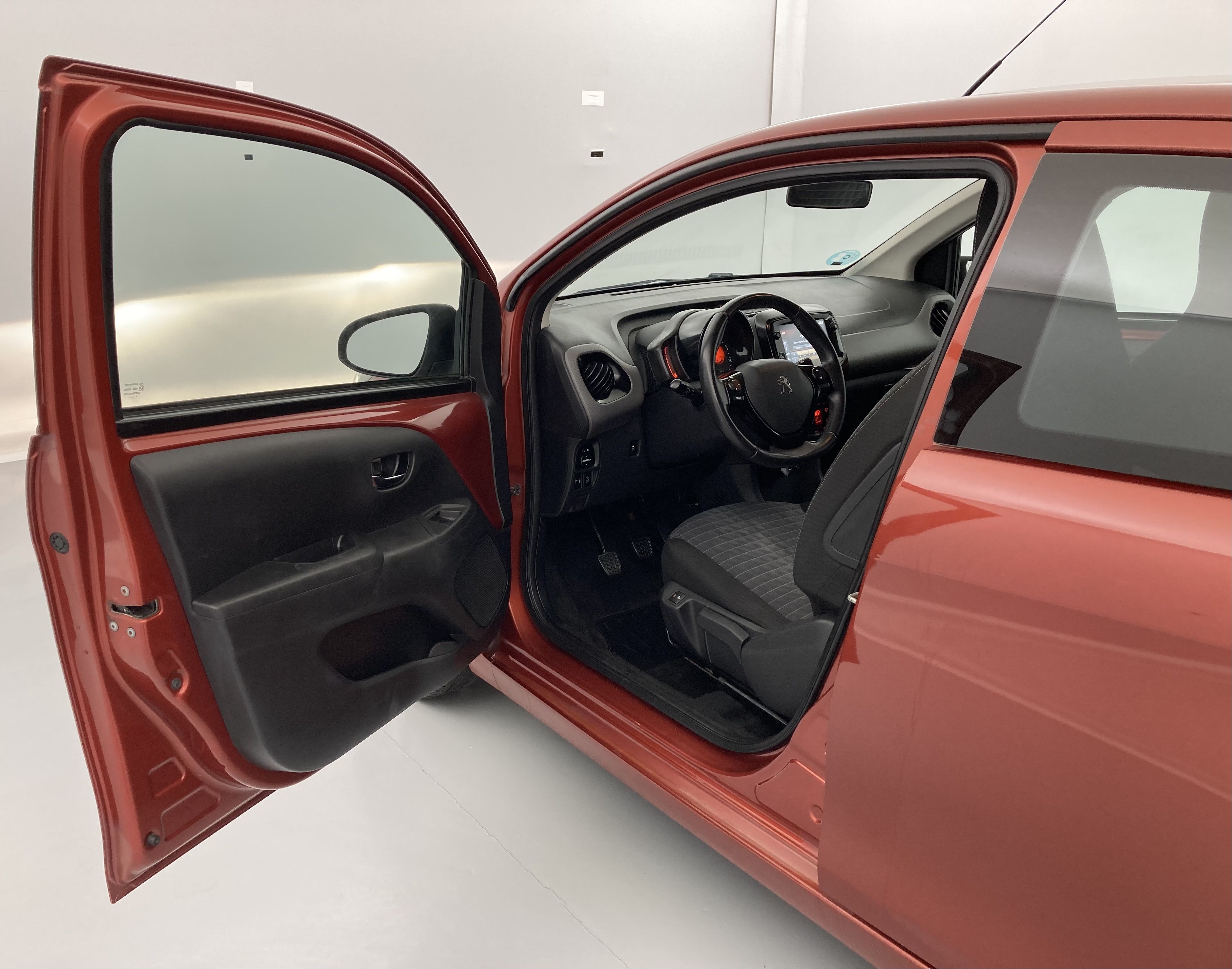 peugeot 108 allure 1.0 VTI 72 2022 red 19