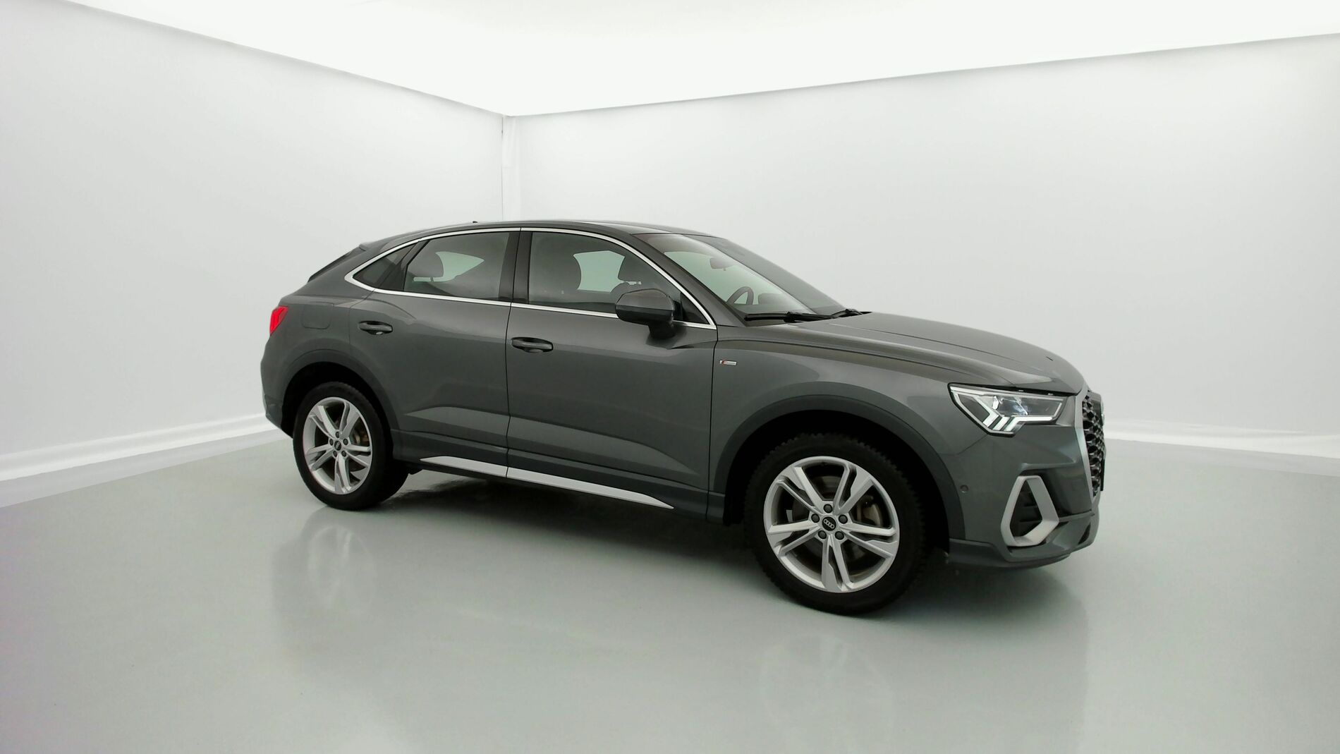 audi q3 sportback s line 45 TFSIE 245 STRONIC 2022 daytonagrau 2