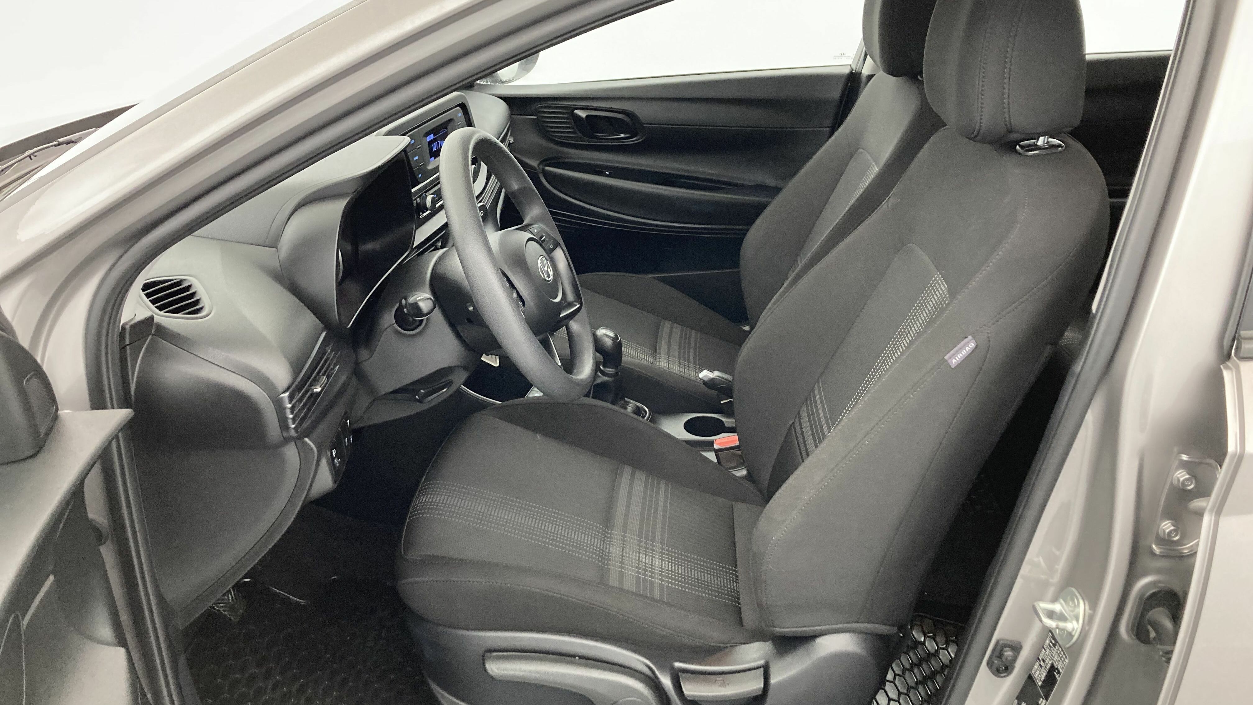 hyundai i20 classic plus 1.2 MPI 84 2022 sleek silver 15
