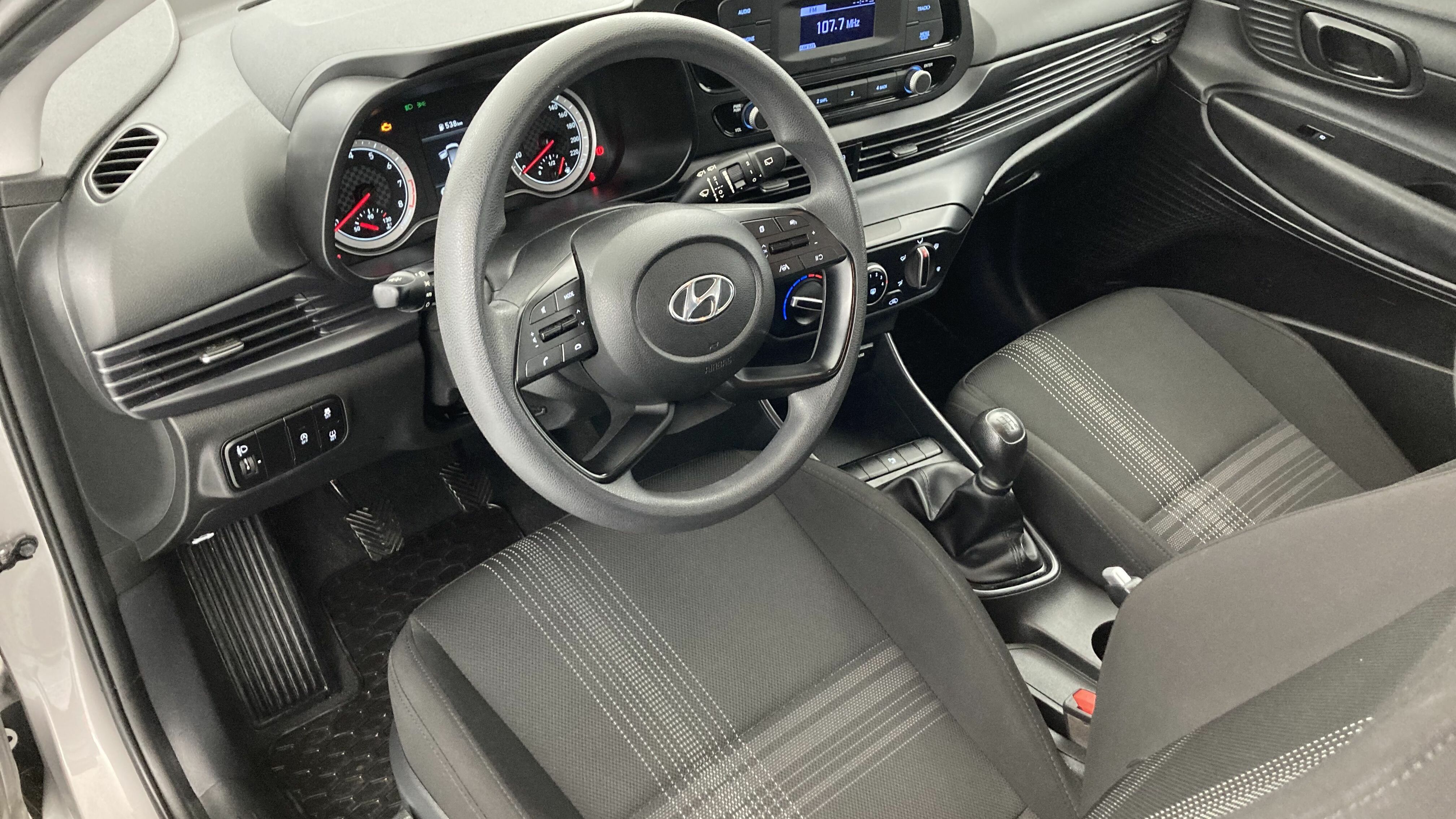 hyundai i20 classic plus 1.2 MPI 84 2022 sleek silver 16