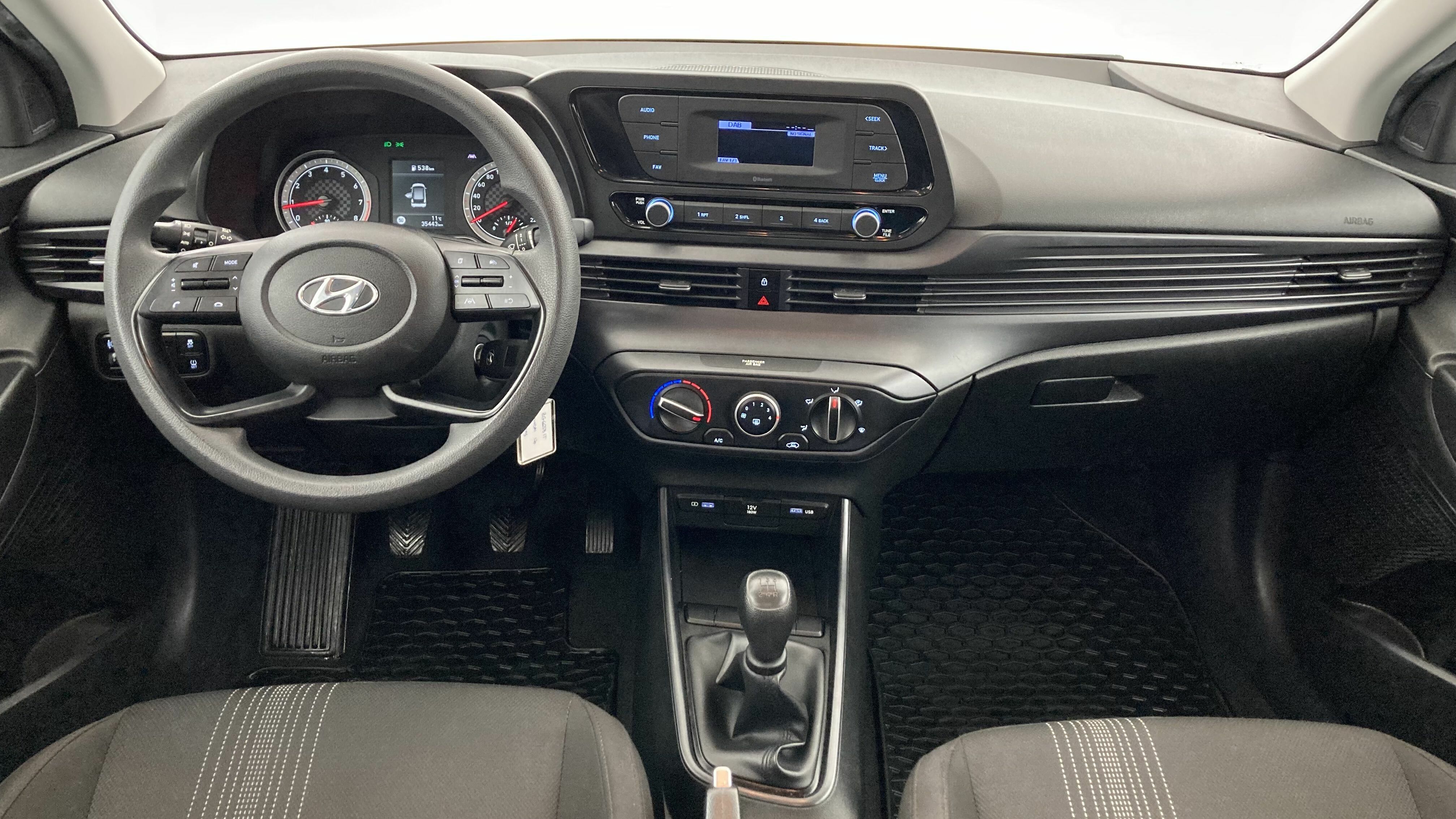 hyundai i20 classic plus 1.2 MPI 84 2022 sleek silver 17