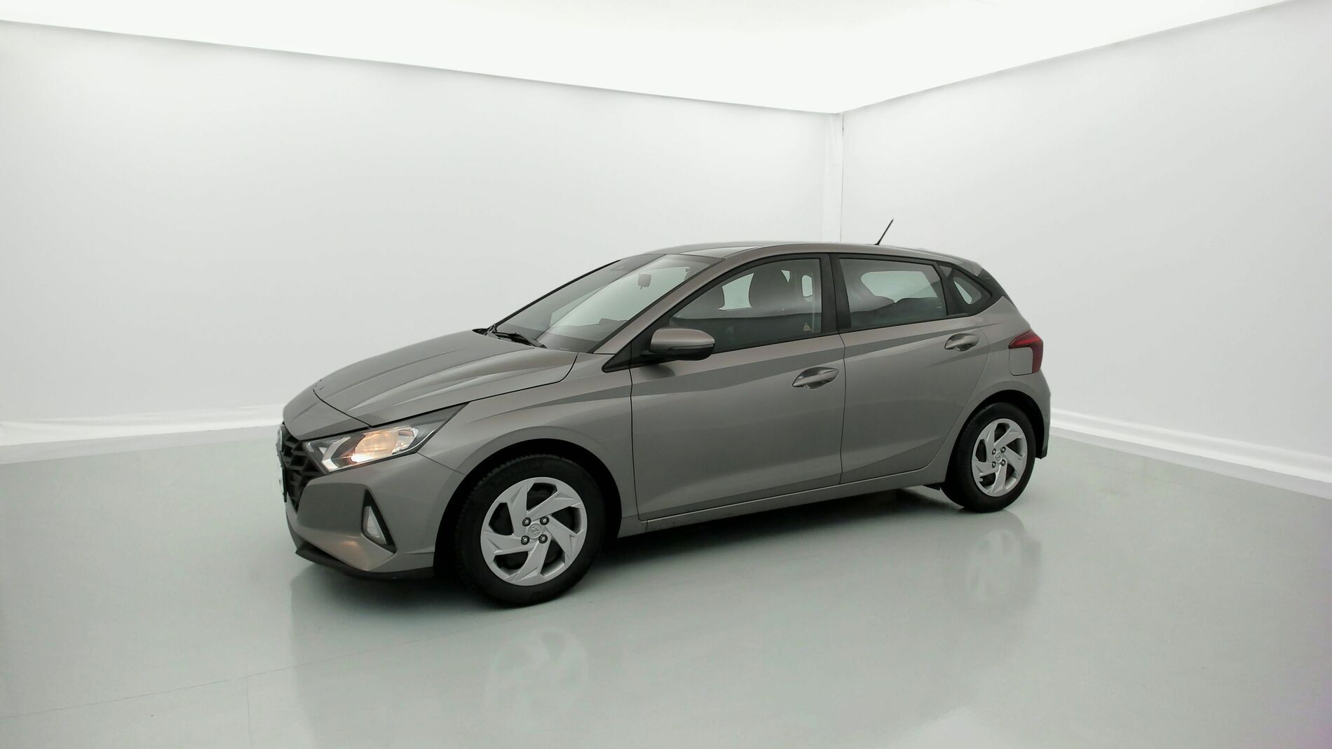 hyundai i20 classic plus 1.2 MPI 84 2022 sleek silver 5