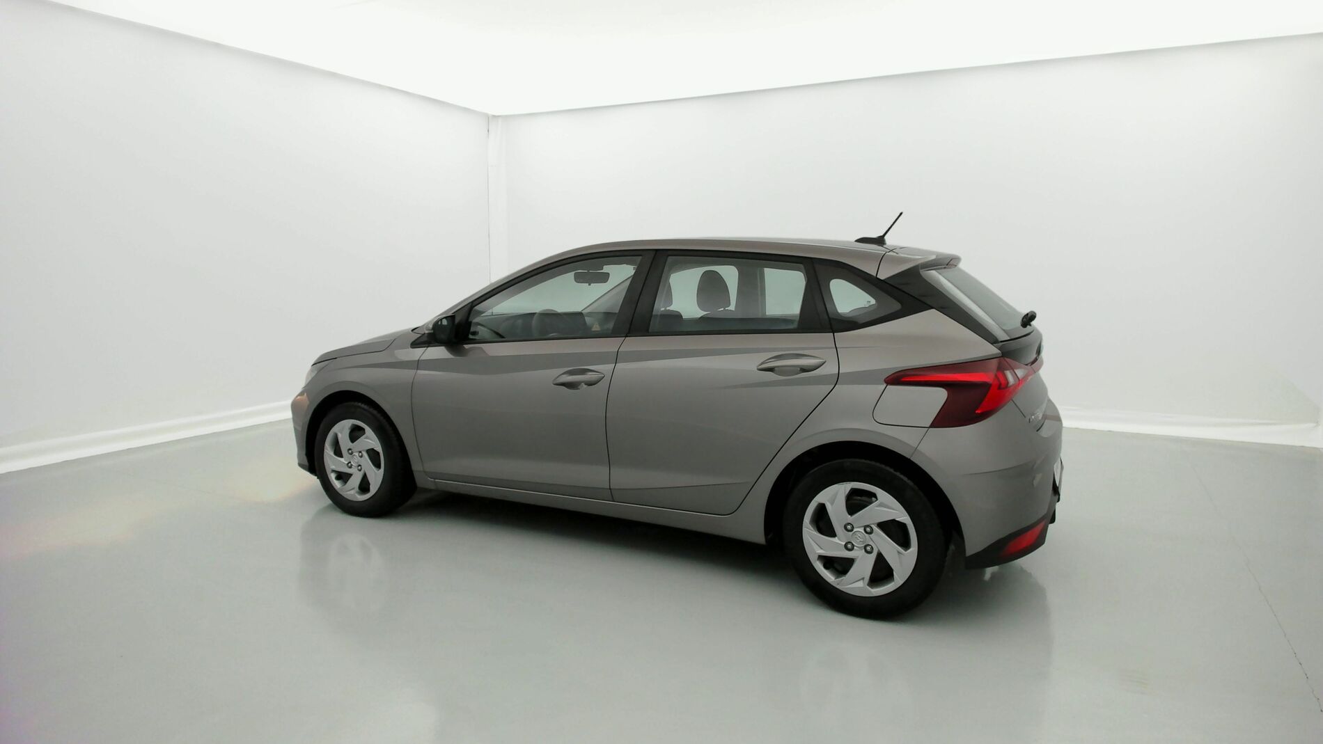hyundai i20 classic plus 1.2 MPI 84 2022 sleek silver 9