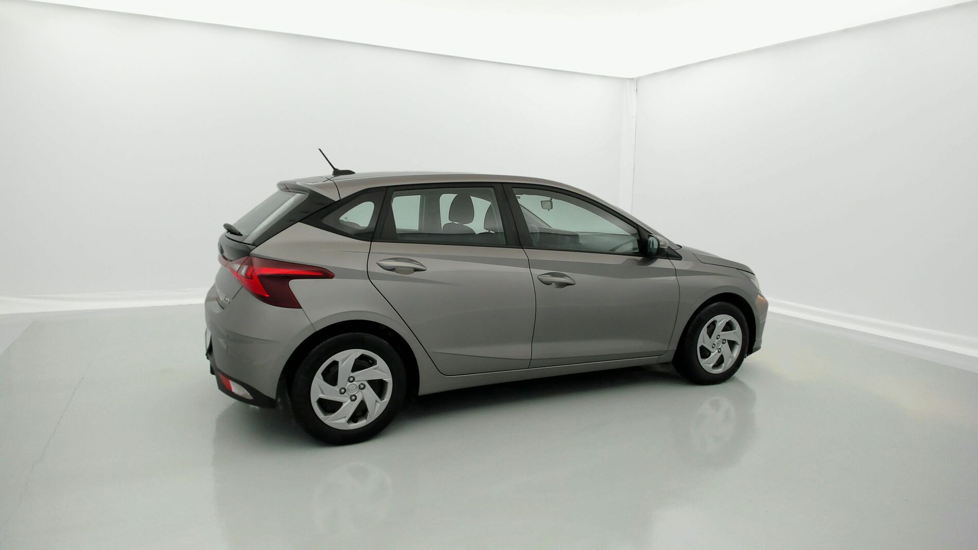 hyundai i20 classic plus 1.2 MPI 84 2022 sleek silver 13