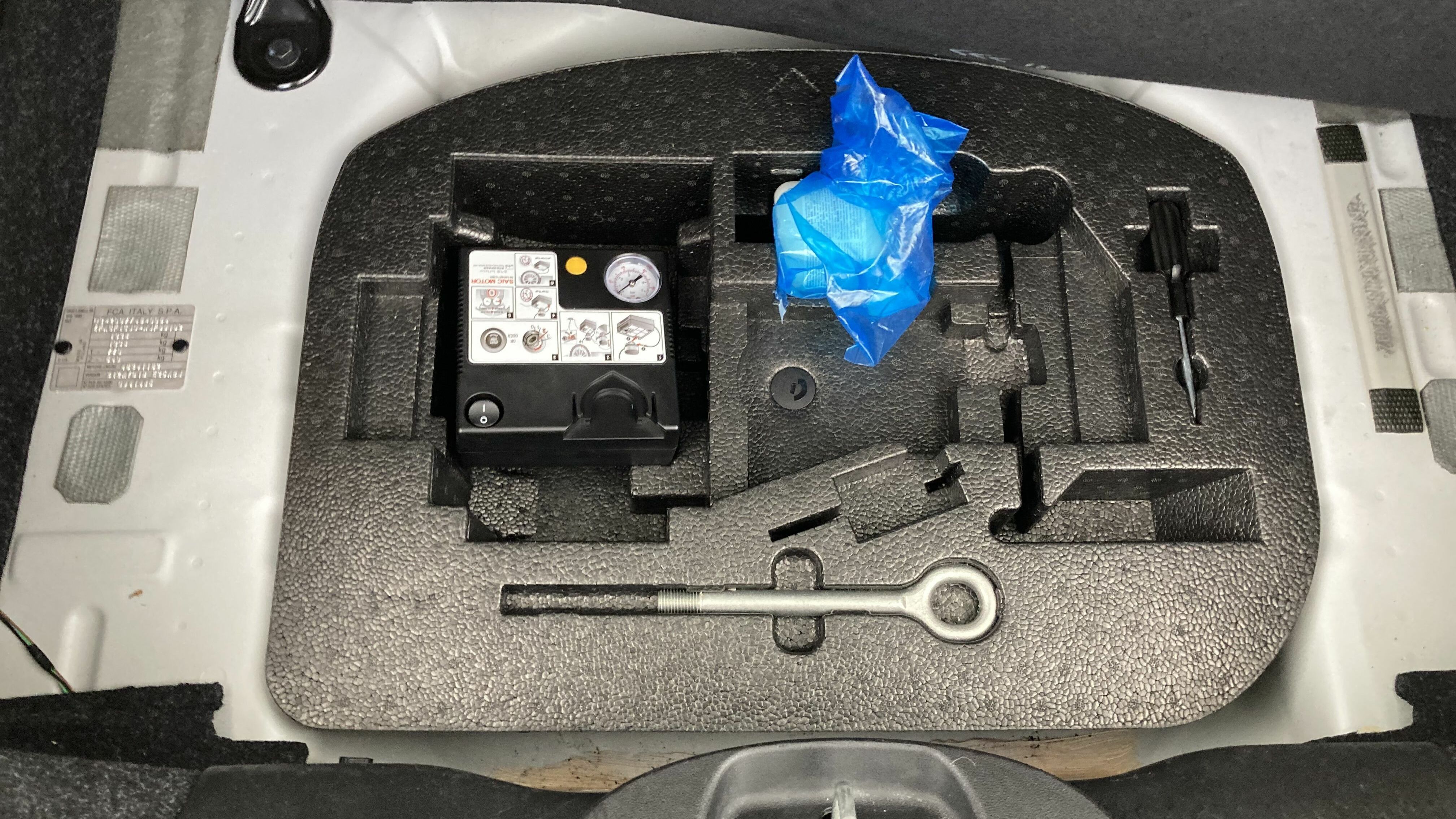 fiat 500 dolcevita 1.0 HYBRID 70 MHEV 2022 gelato weiss 23