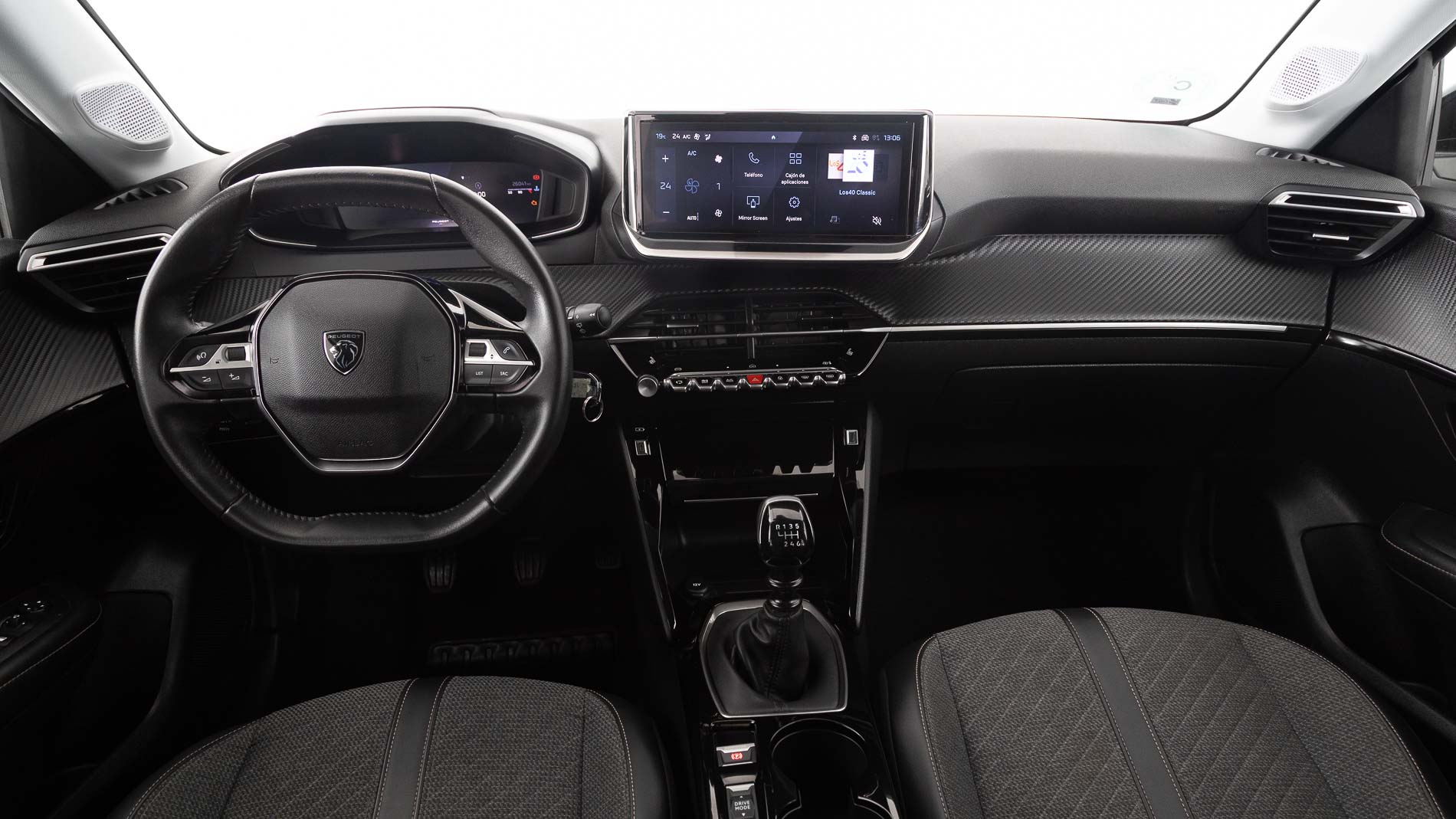 peugeot 208 allure 1.2 PURETECH 100 2024 negro perla nera 15