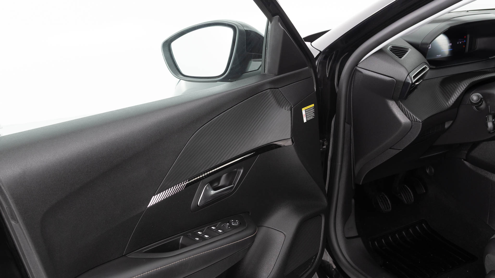 peugeot 208 allure 1.2 PURETECH 100 2024 negro perla nera 21