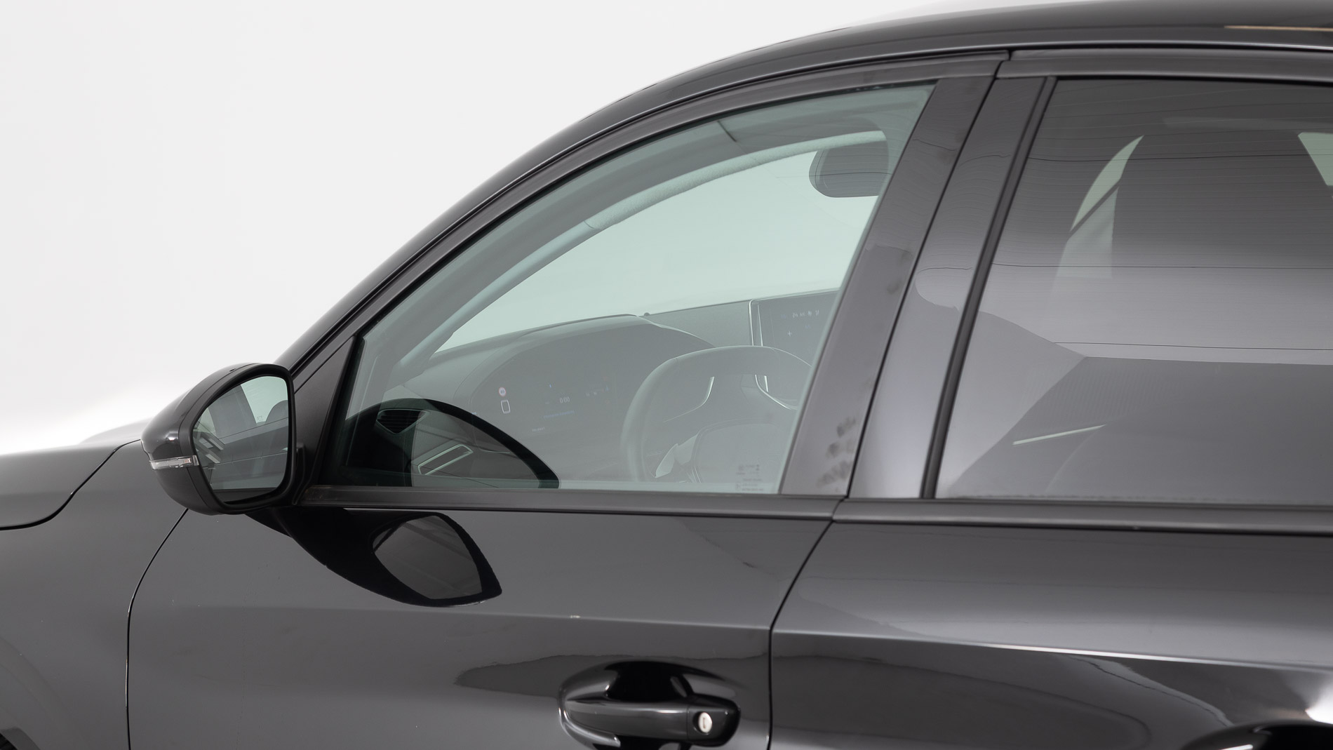 peugeot 208 allure 1.2 PURETECH 100 2024 negro perla nera 33