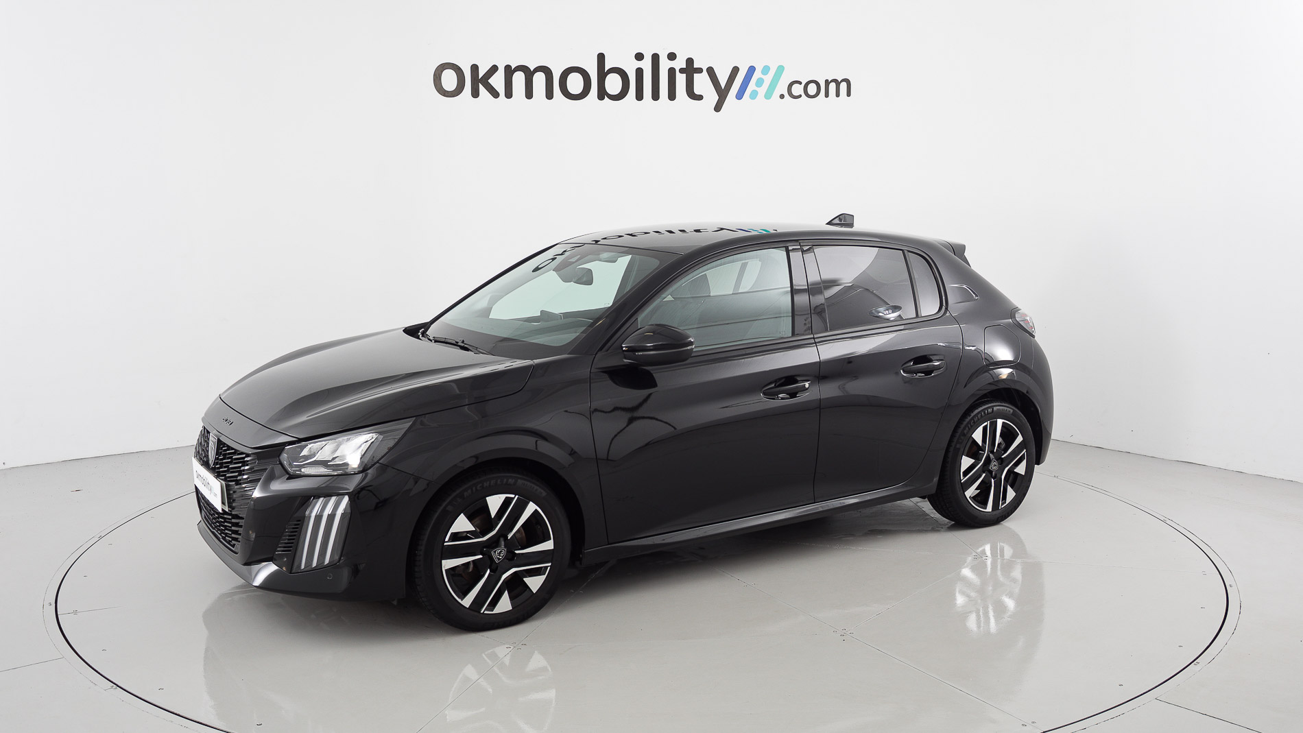 peugeot 208 allure 1.2 PURETECH 100 2024 negro perla nera 5