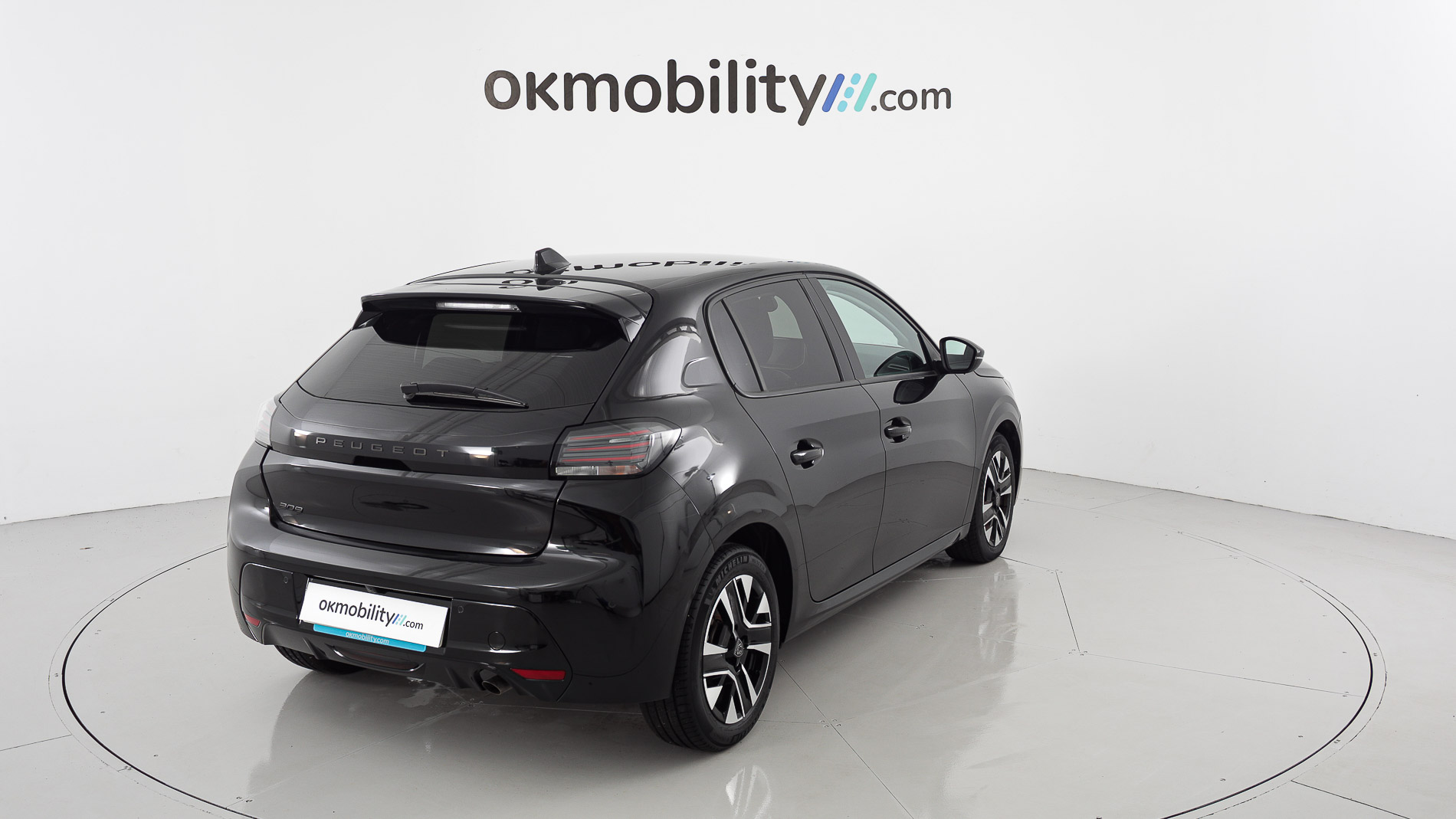 peugeot 208 allure 1.2 PURETECH 100 2024 negro perla nera 11