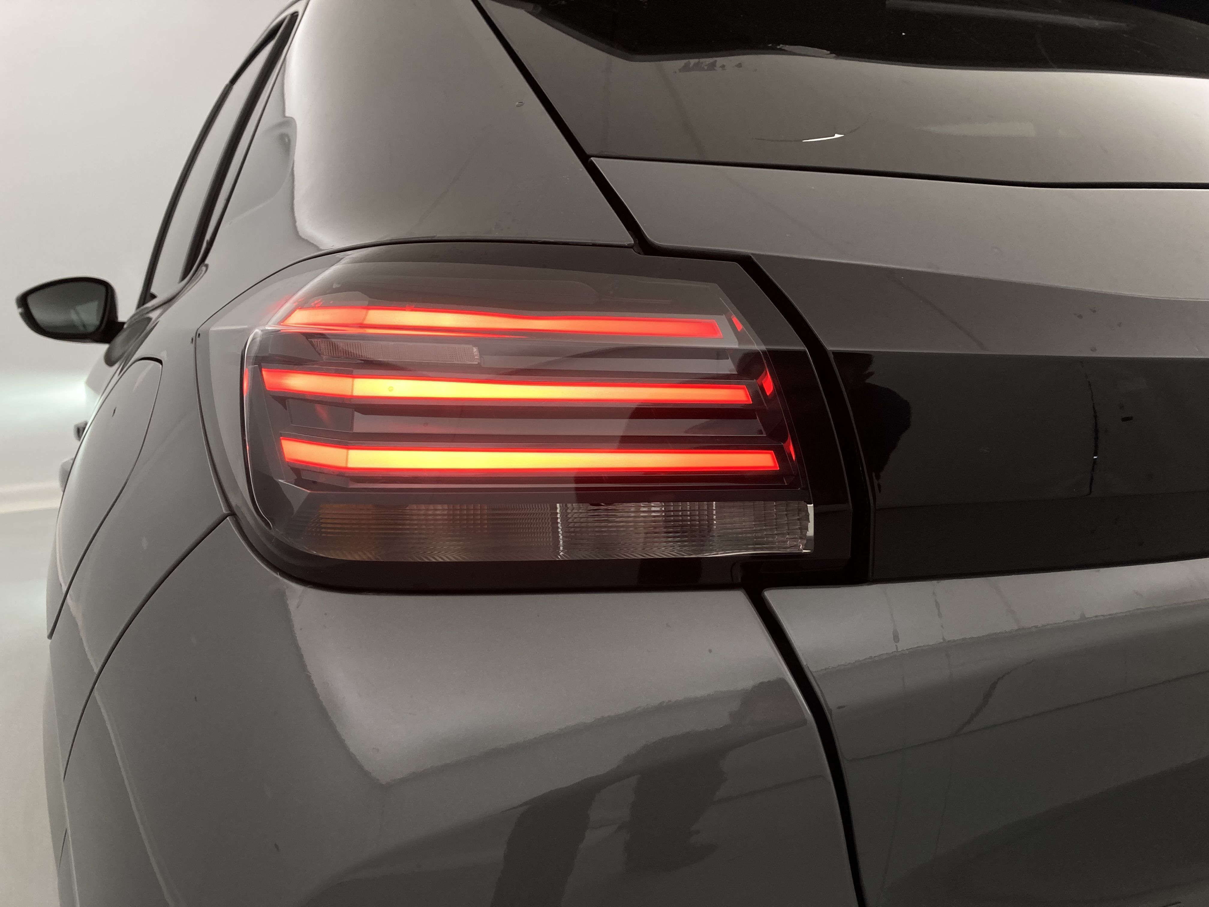 peugeot 208 allure 1.2 PURETECH 100 2024 gris selenium 16