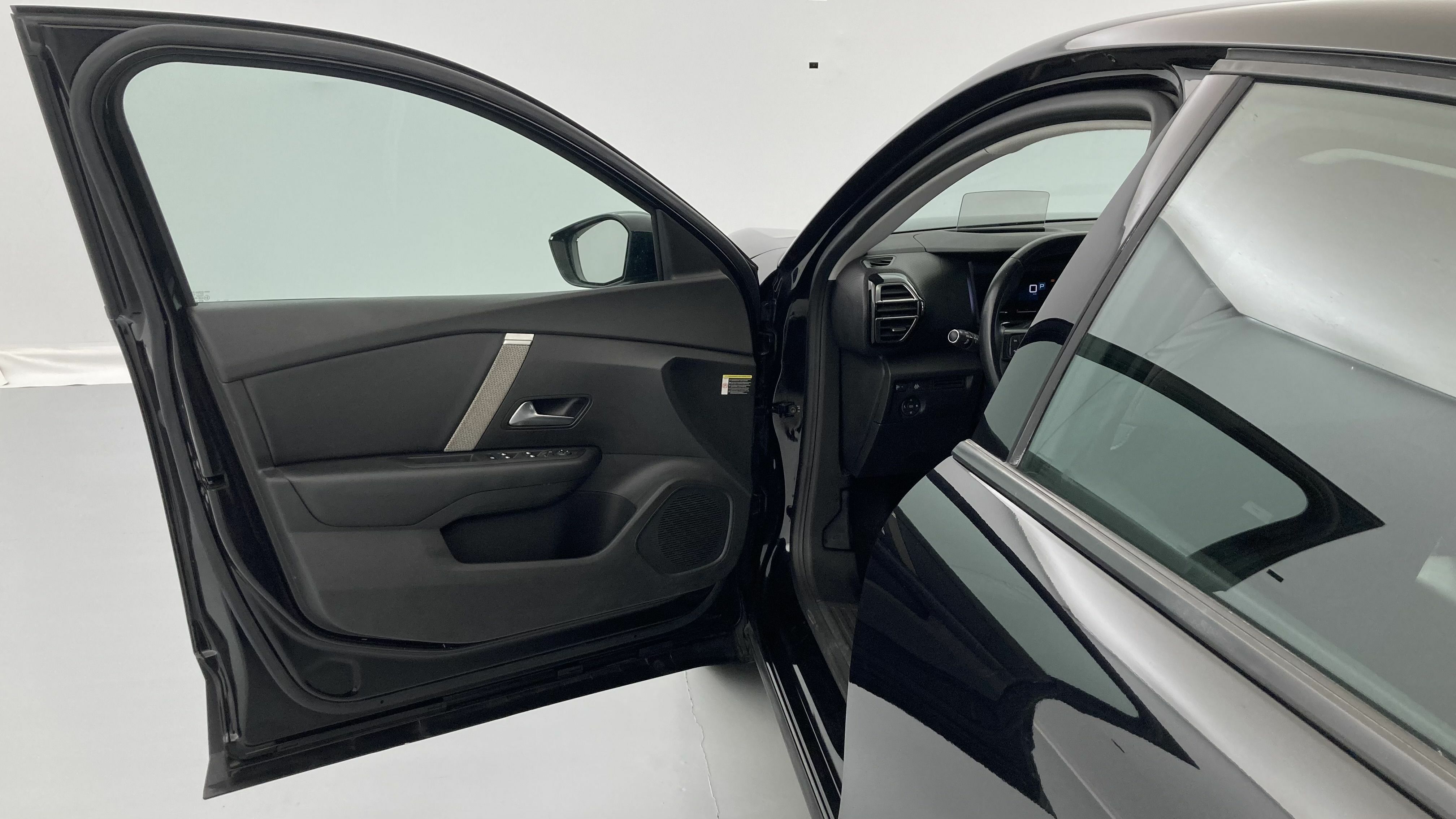 citroen c4 shine 1.2 PURETECH 130 EAT 2023 negro perla nera 13