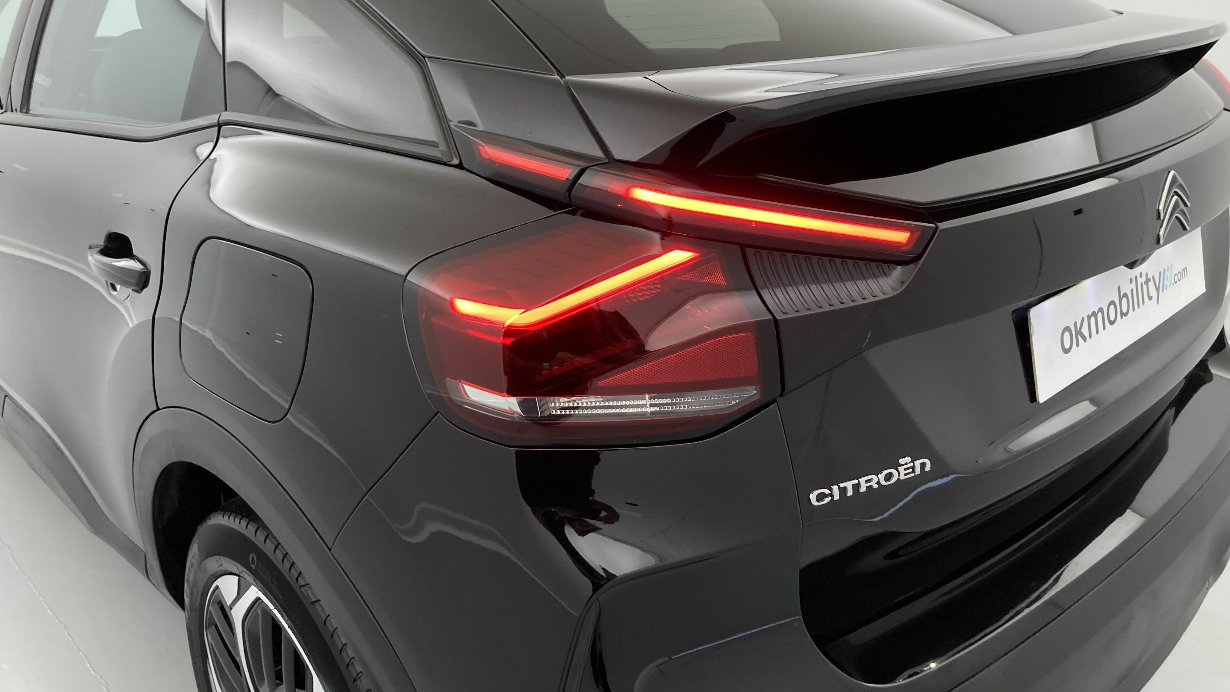 citroen c4 shine 1.2 PURETECH 130 EAT 2023 negro perla nera 30