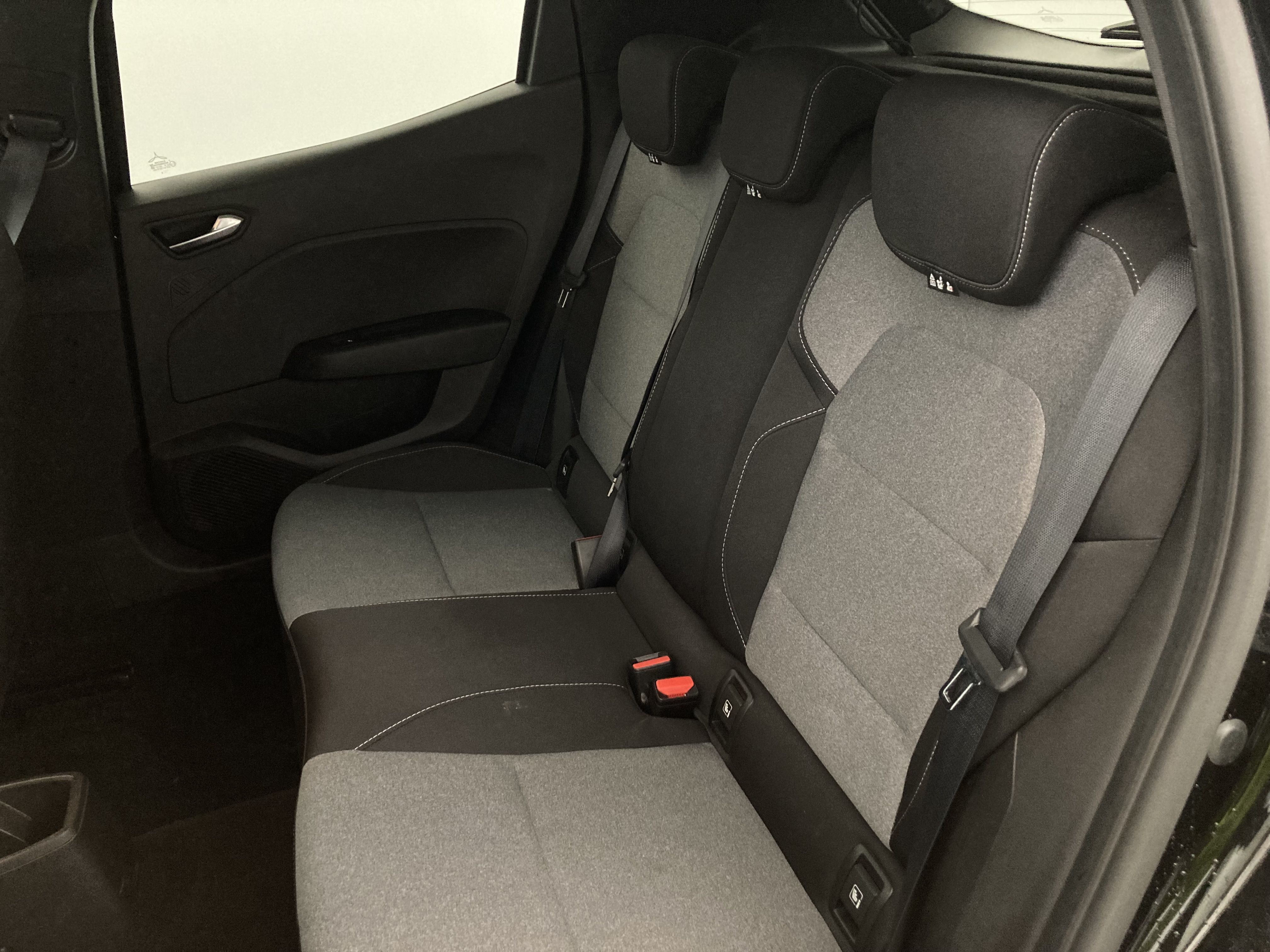 renault clio evolution 1.5 DCI 100 2025 negro brillante 21