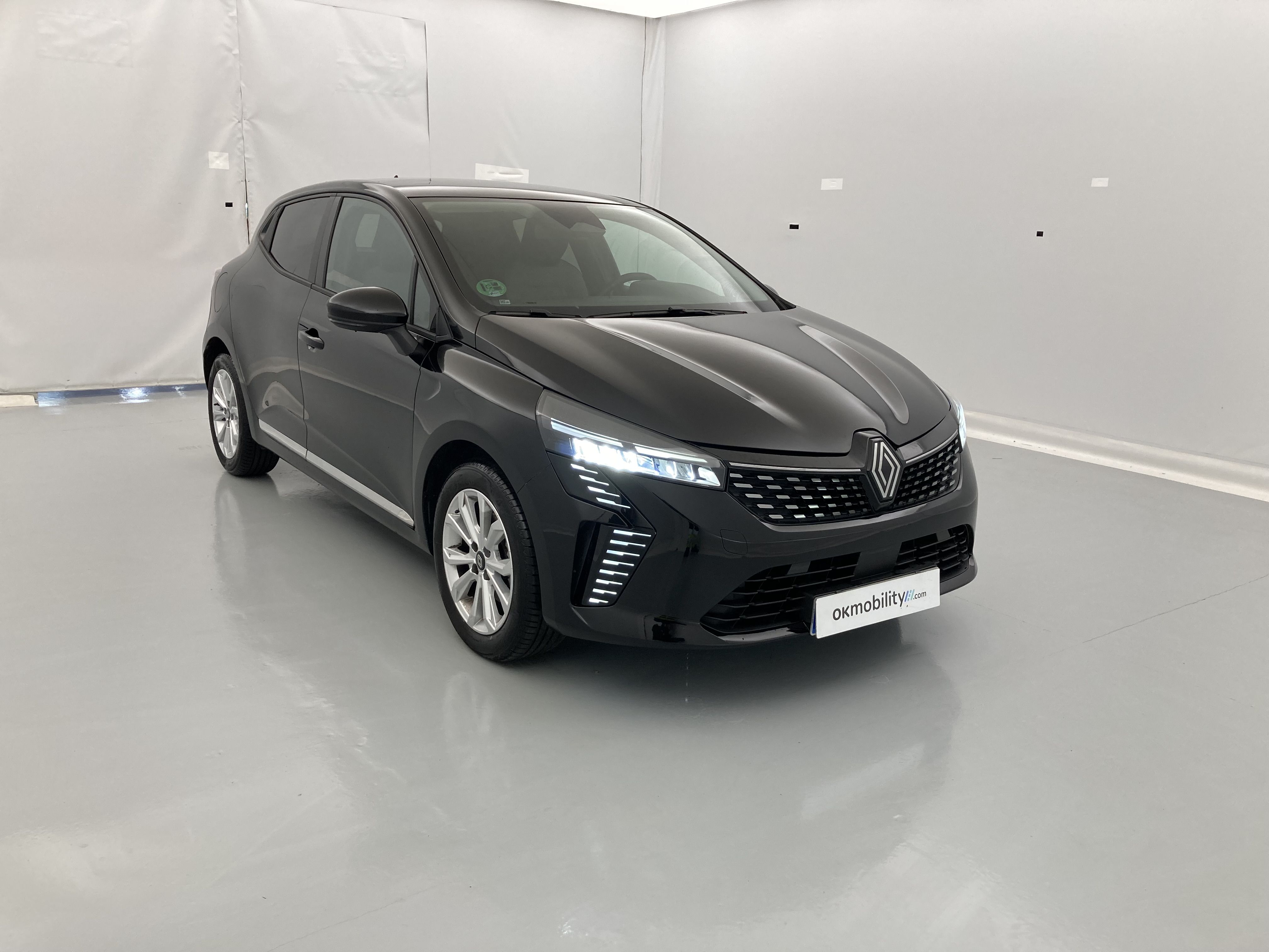 renault clio evolution 1.5 DCI 100 2025 negro brillante 24