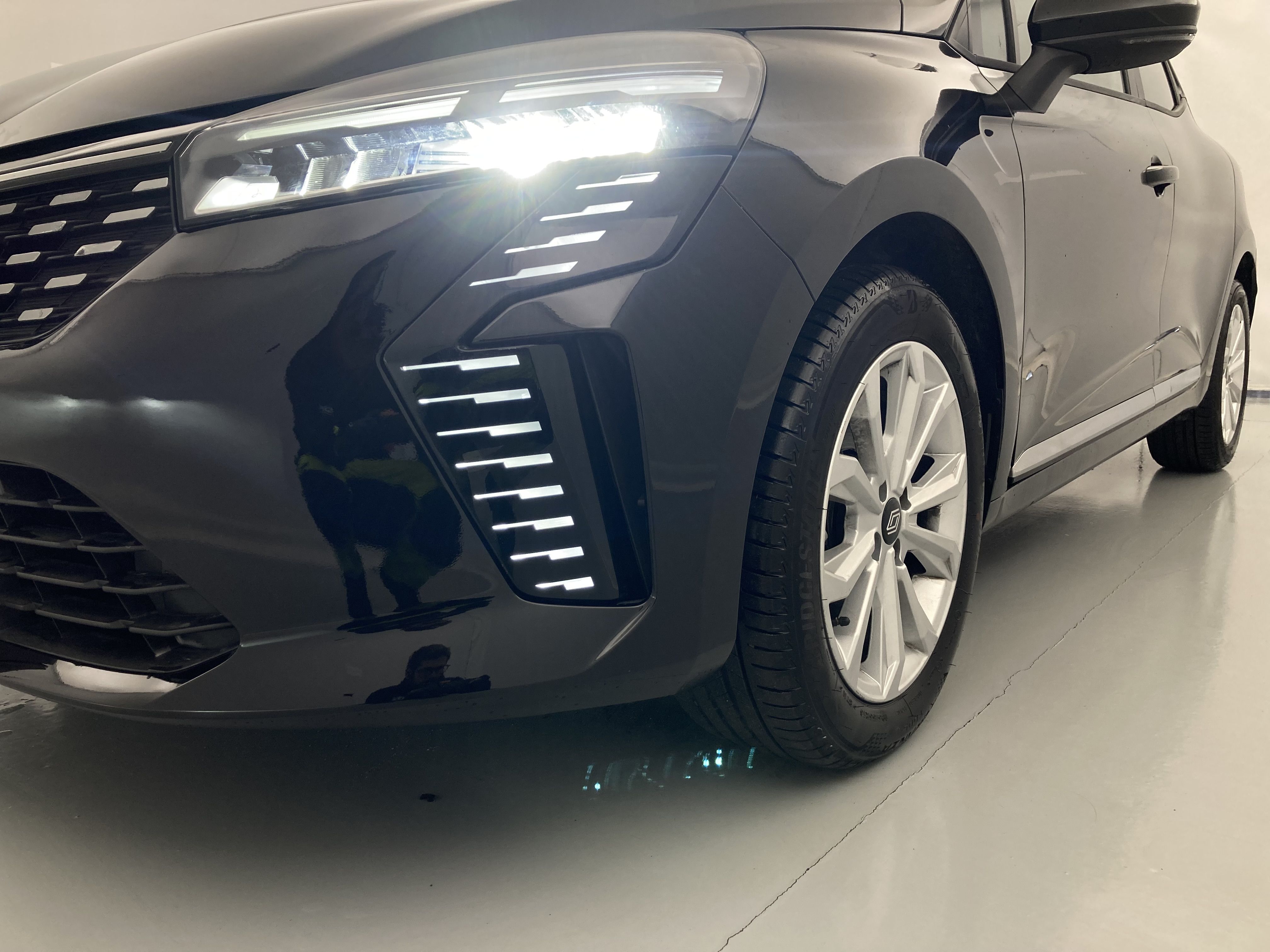 renault clio evolution 1.5 DCI 100 2025 negro brillante 28