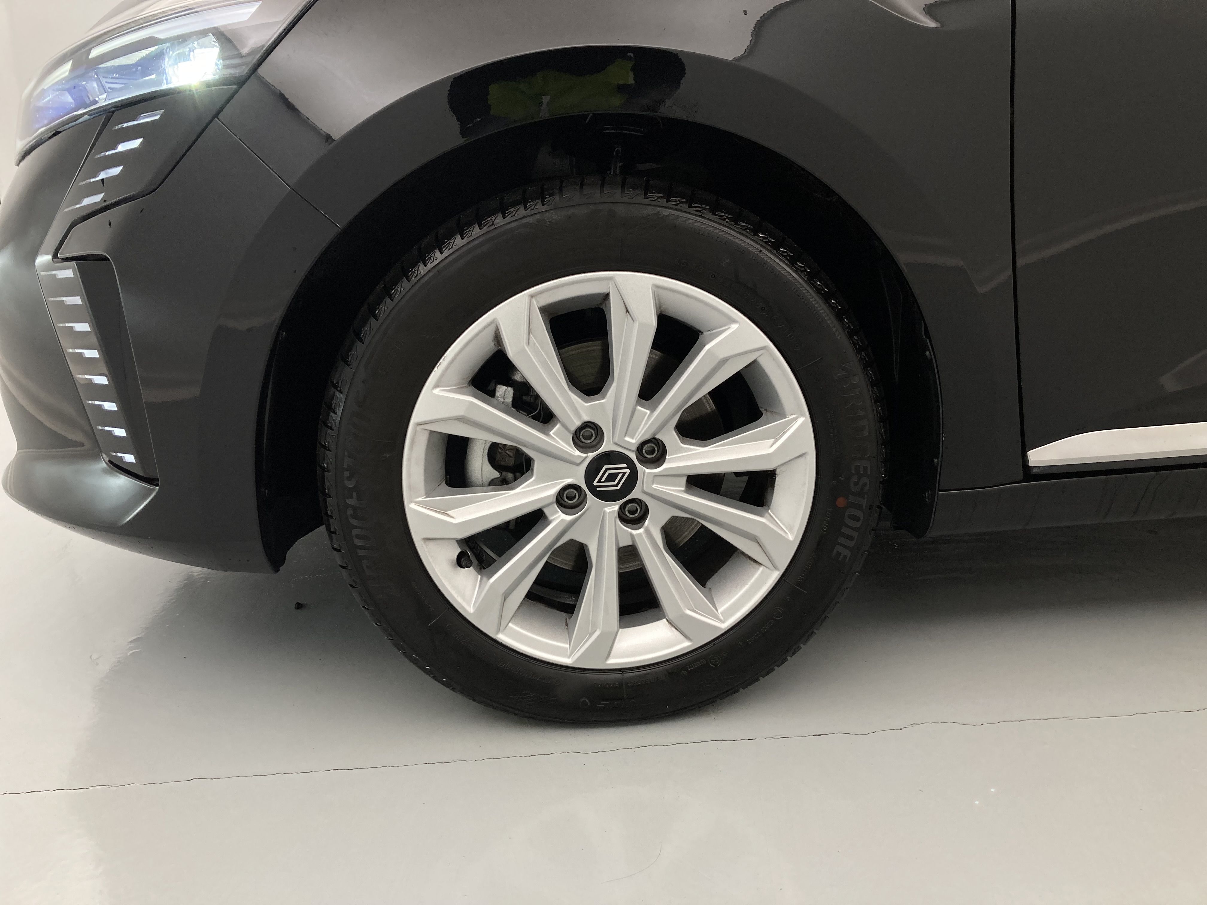 renault clio evolution 1.5 DCI 100 2025 negro brillante 29