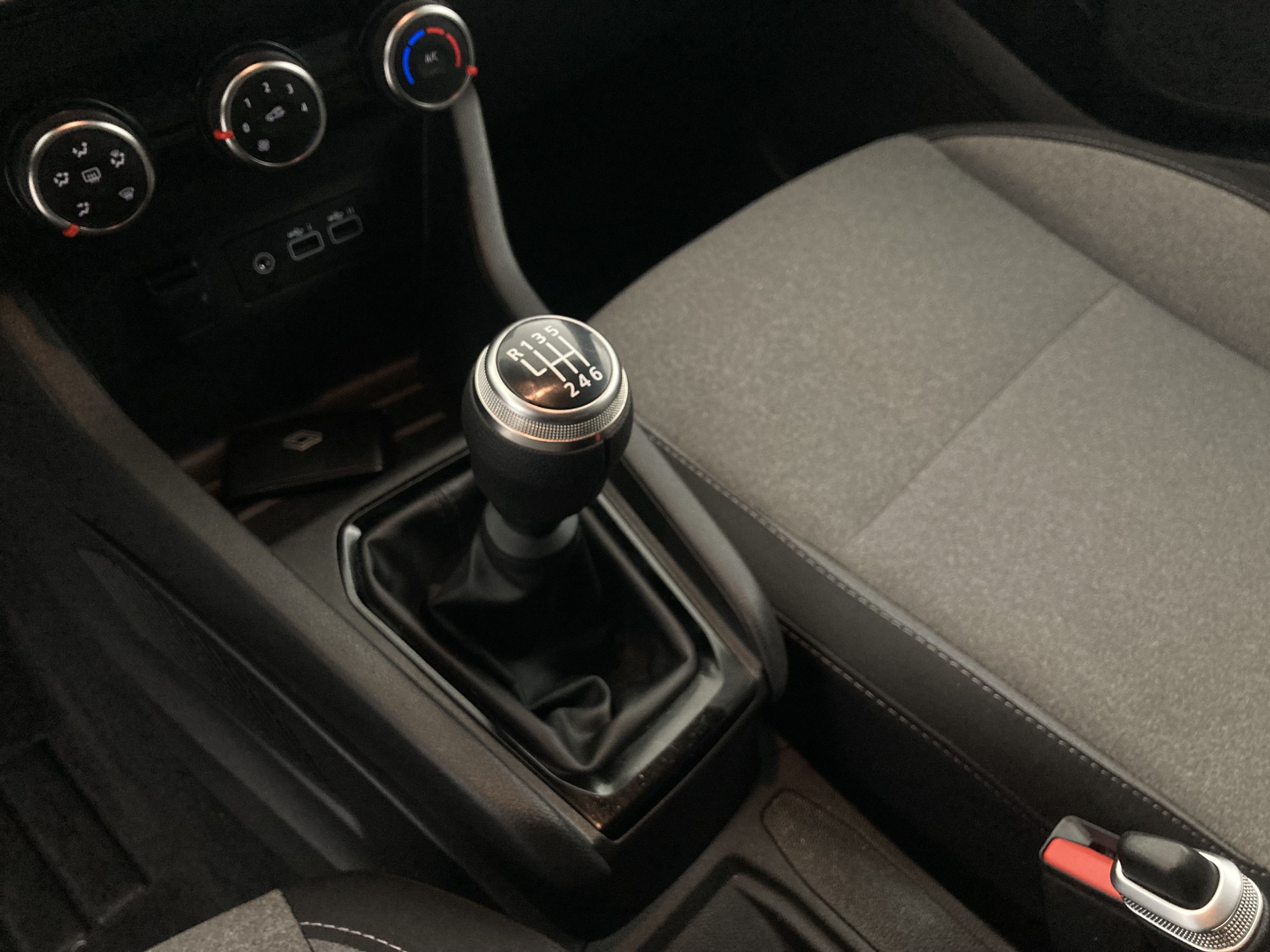 renault clio evolution 1.5 DCI 100 2025 negro brillante 12