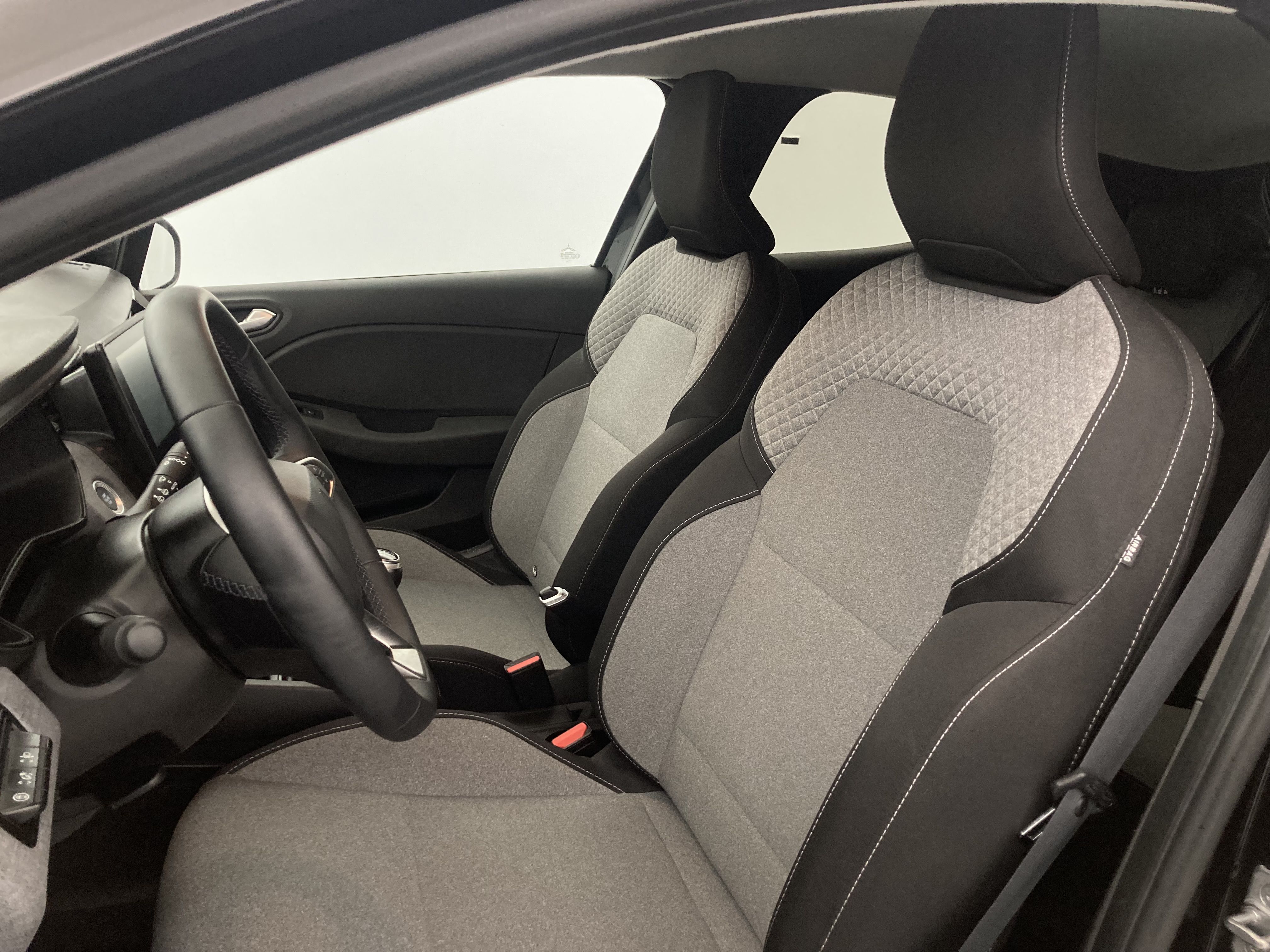 renault clio evolution 1.5 DCI 100 2025 negro brillante 17