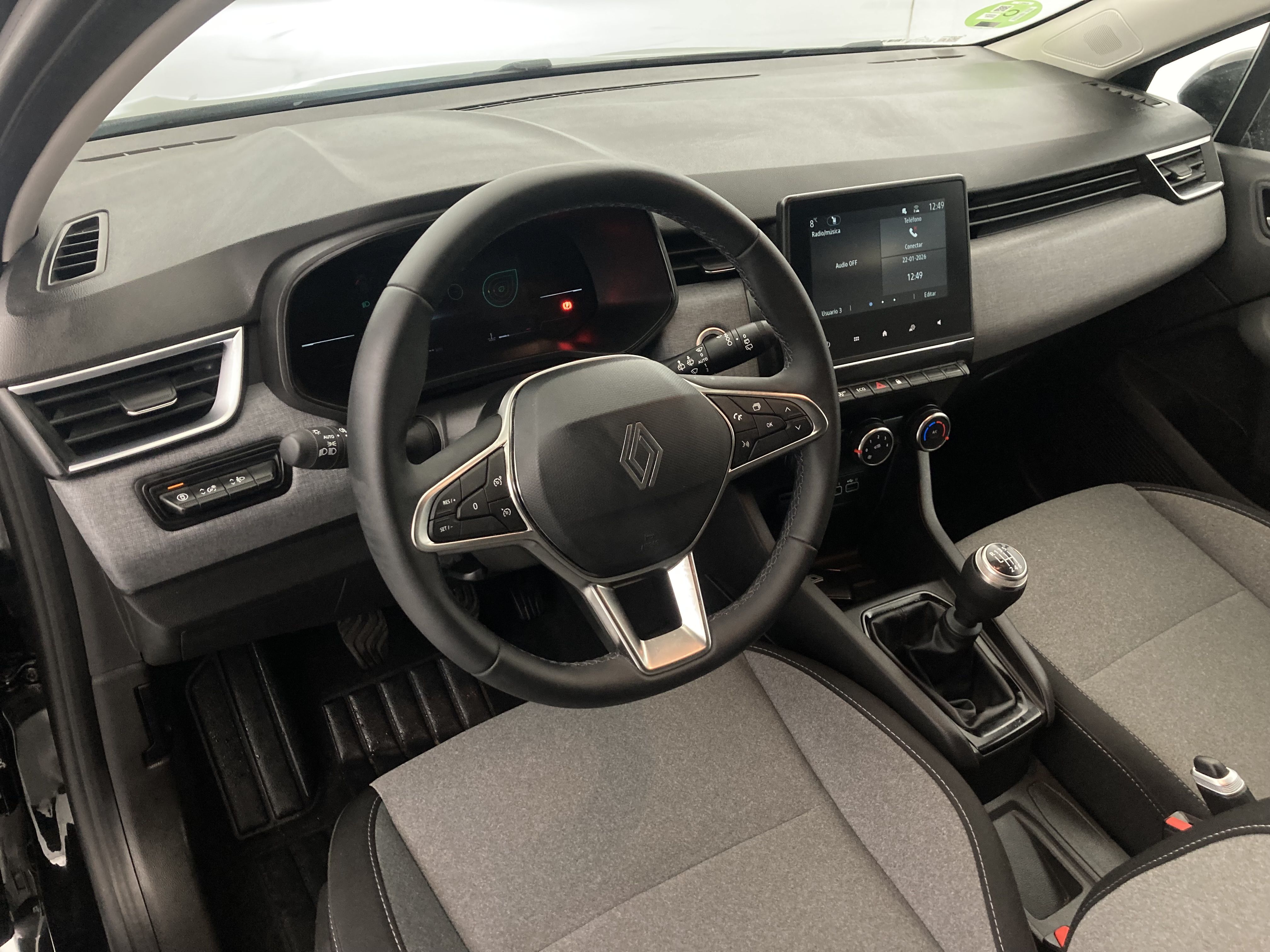 renault clio evolution 1.5 DCI 100 2025 negro brillante 18