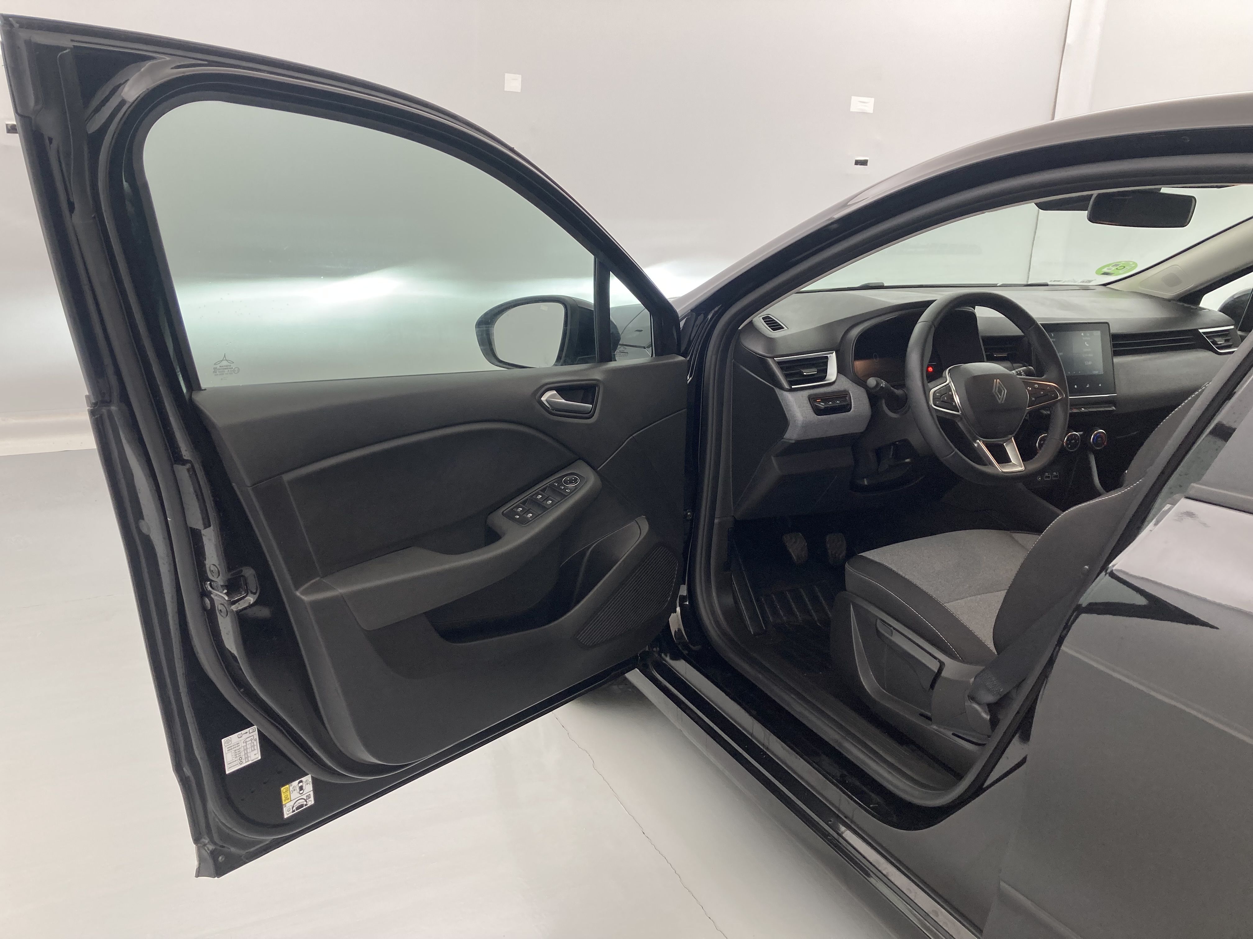 renault clio evolution 1.5 DCI 100 2025 negro brillante 19