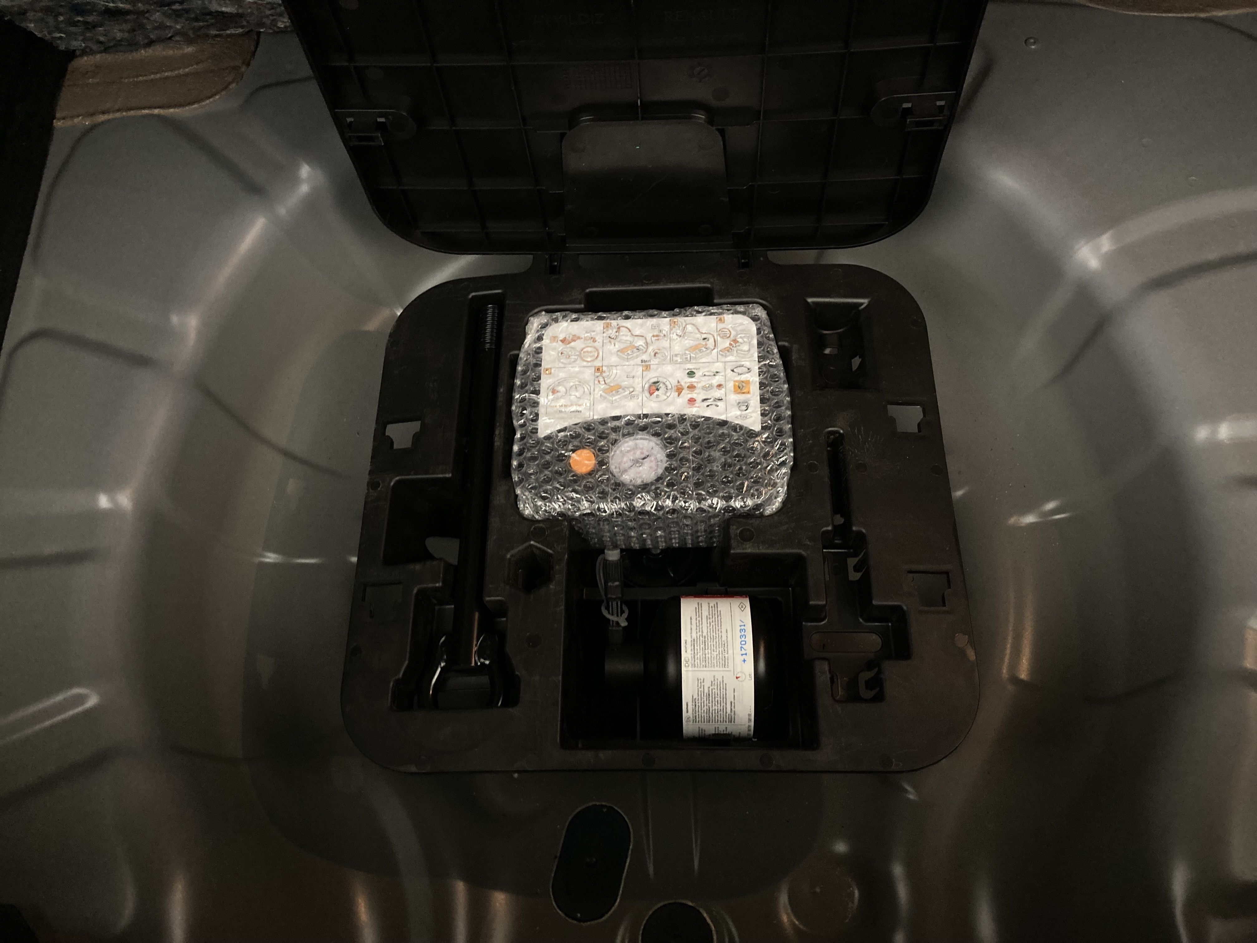 renault clio evolution 1.5 DCI 100 2025 negro brillante 24