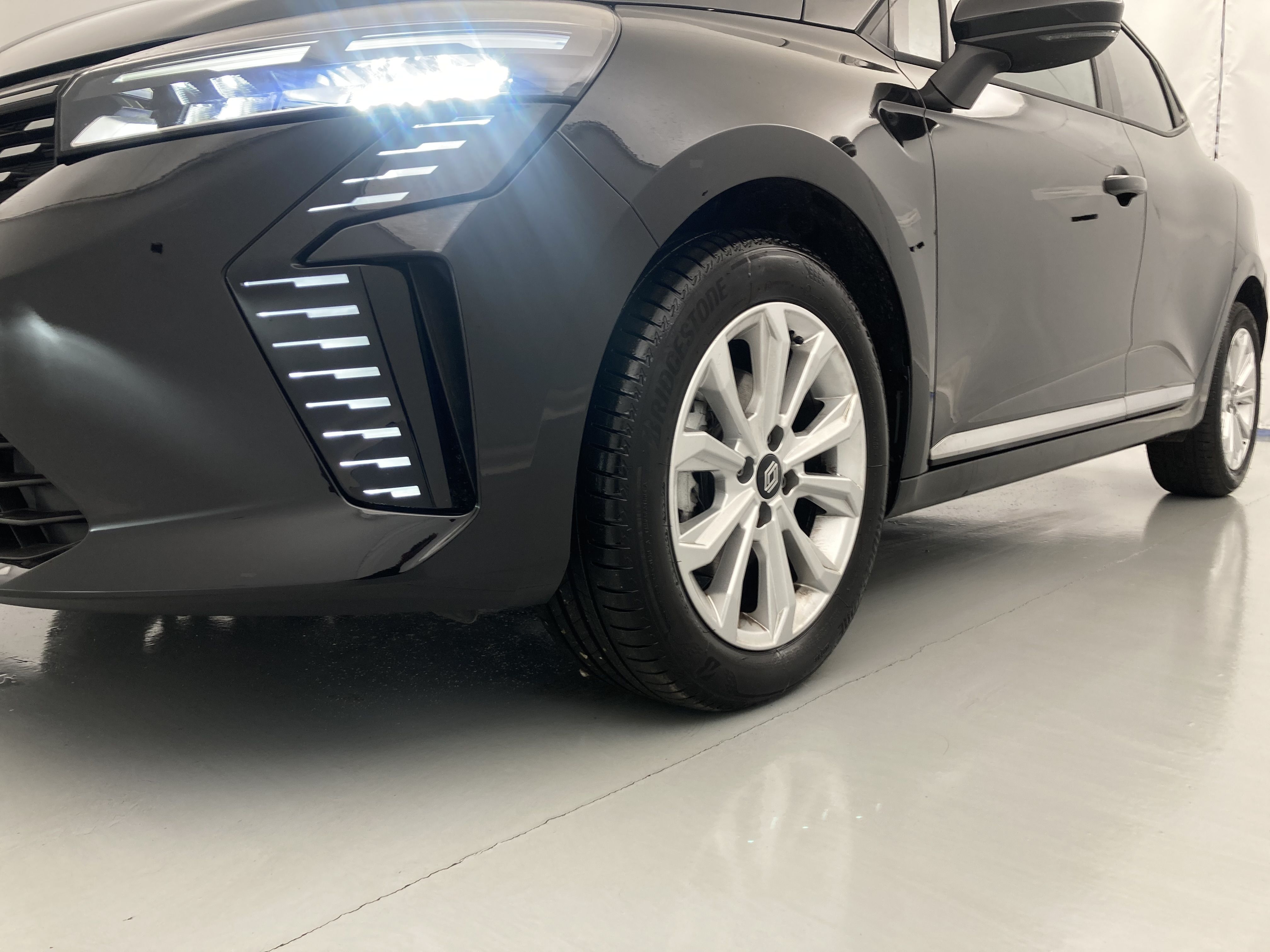 renault clio evolution 1.5 DCI 100 2025 negro brillante 26