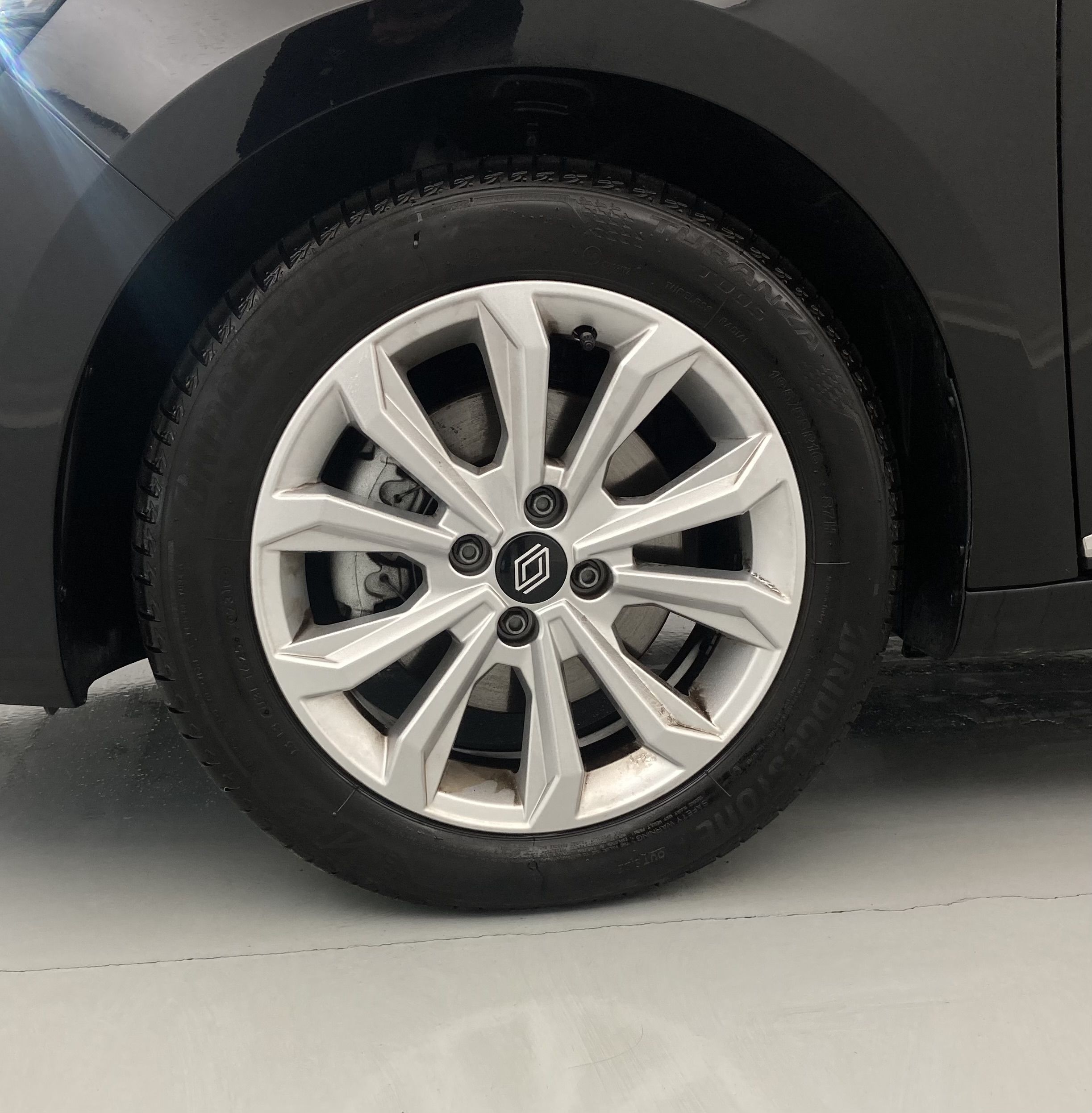 renault clio evolution 1.5 DCI 100 2025 negro brillante 27