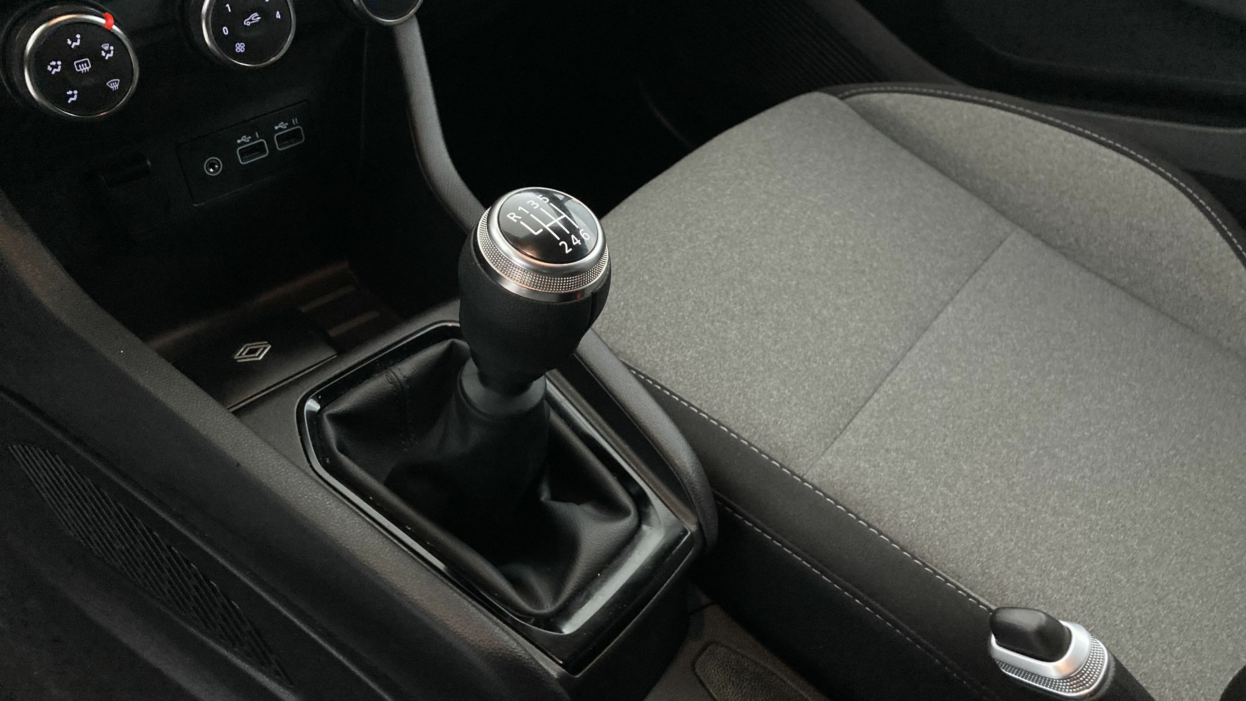 renault clio evolution 1.5 DCI 100 2025 negro brillante 19