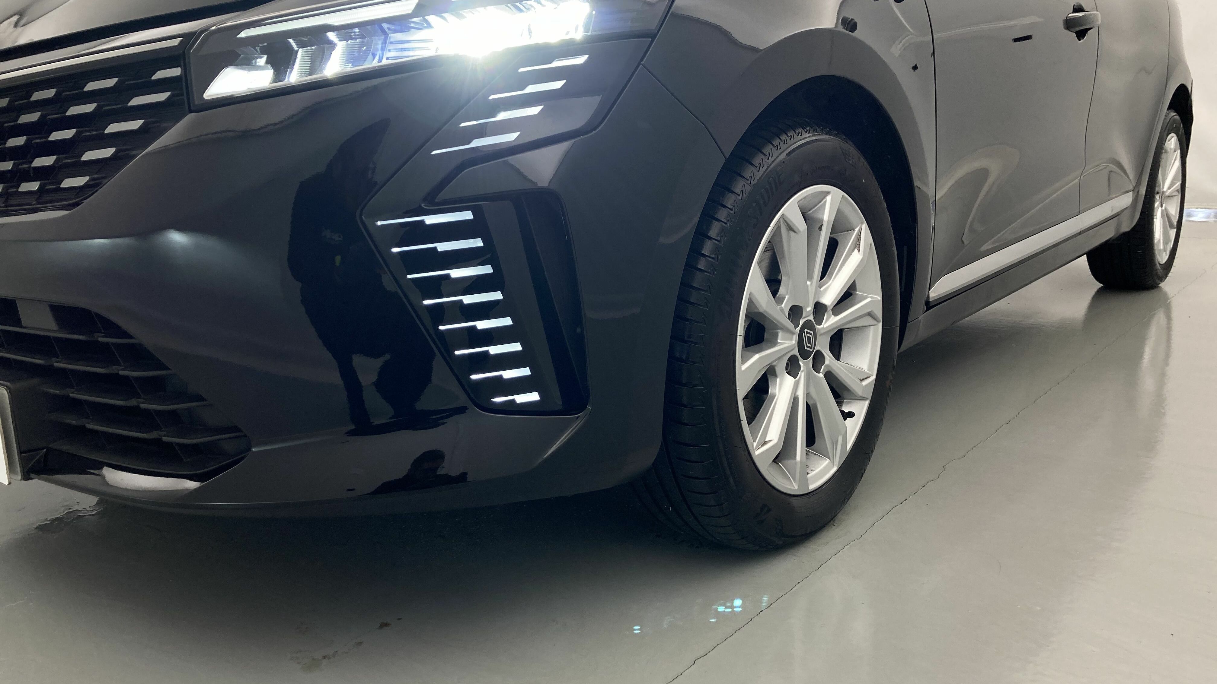 renault clio evolution 1.5 DCI 100 2025 negro brillante 25