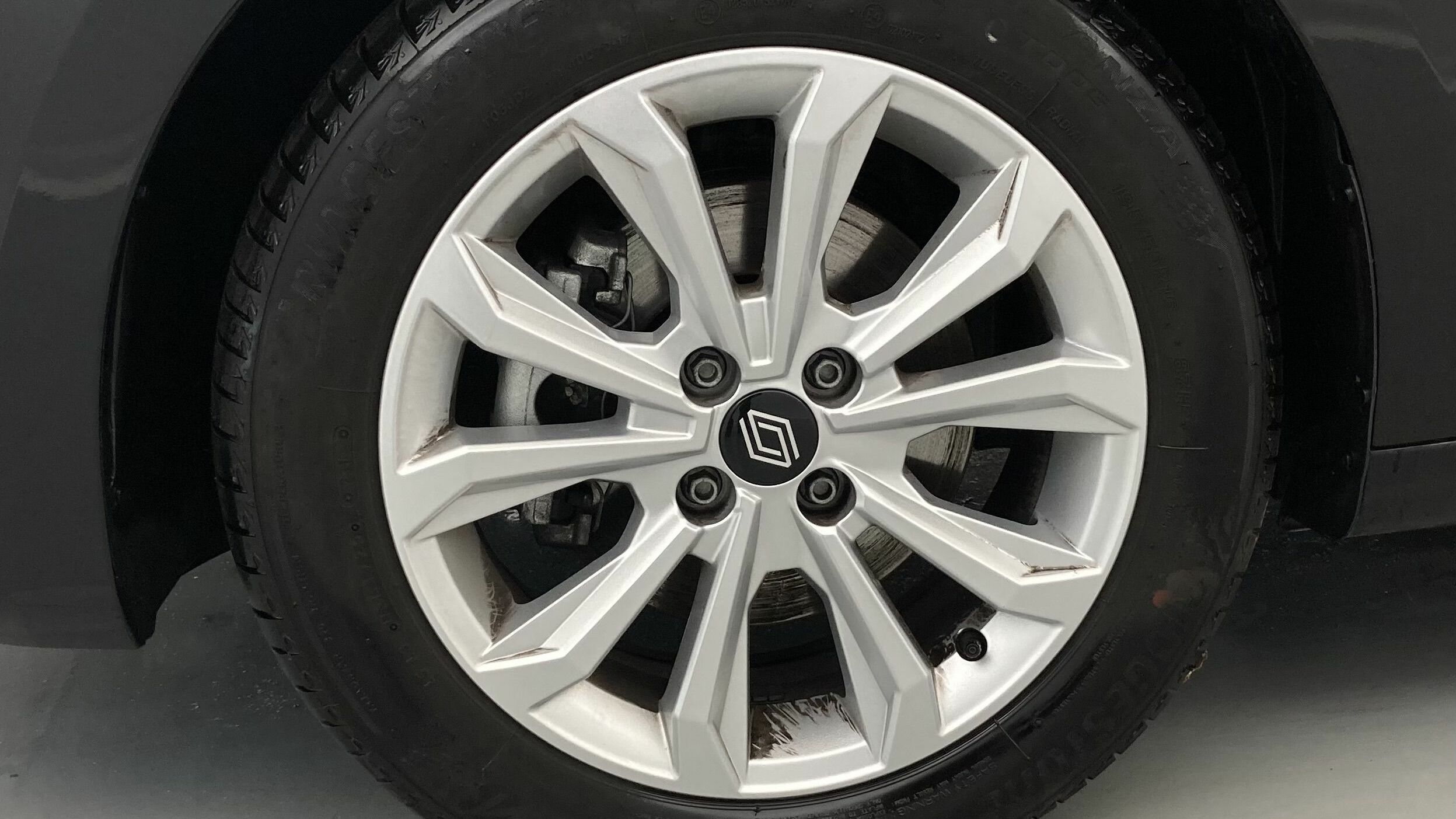 renault clio evolution 1.5 DCI 100 2025 negro brillante 26