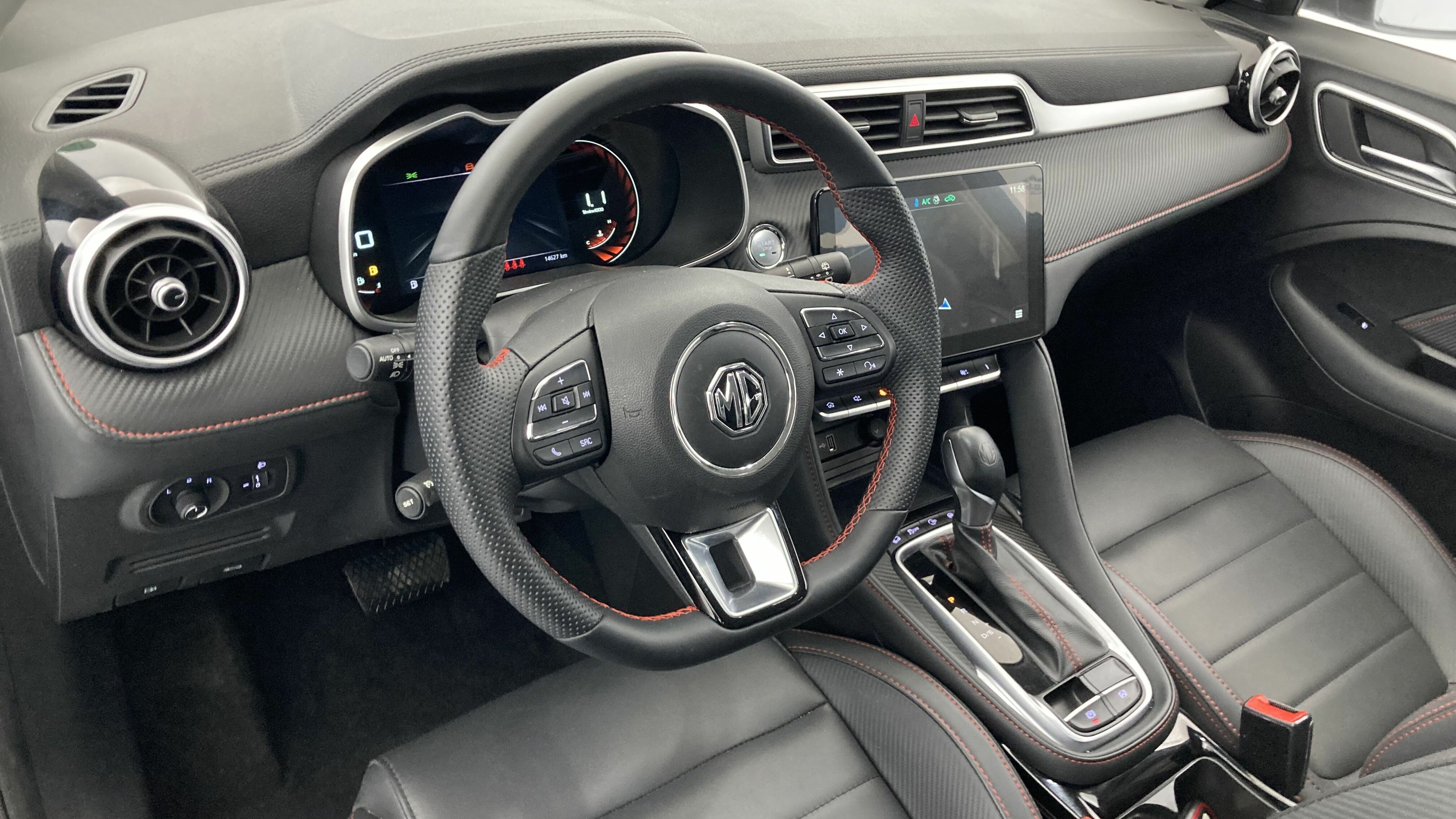 mg zs luxury 1.0 T-GDI 110 AT 2024 pebble black 15