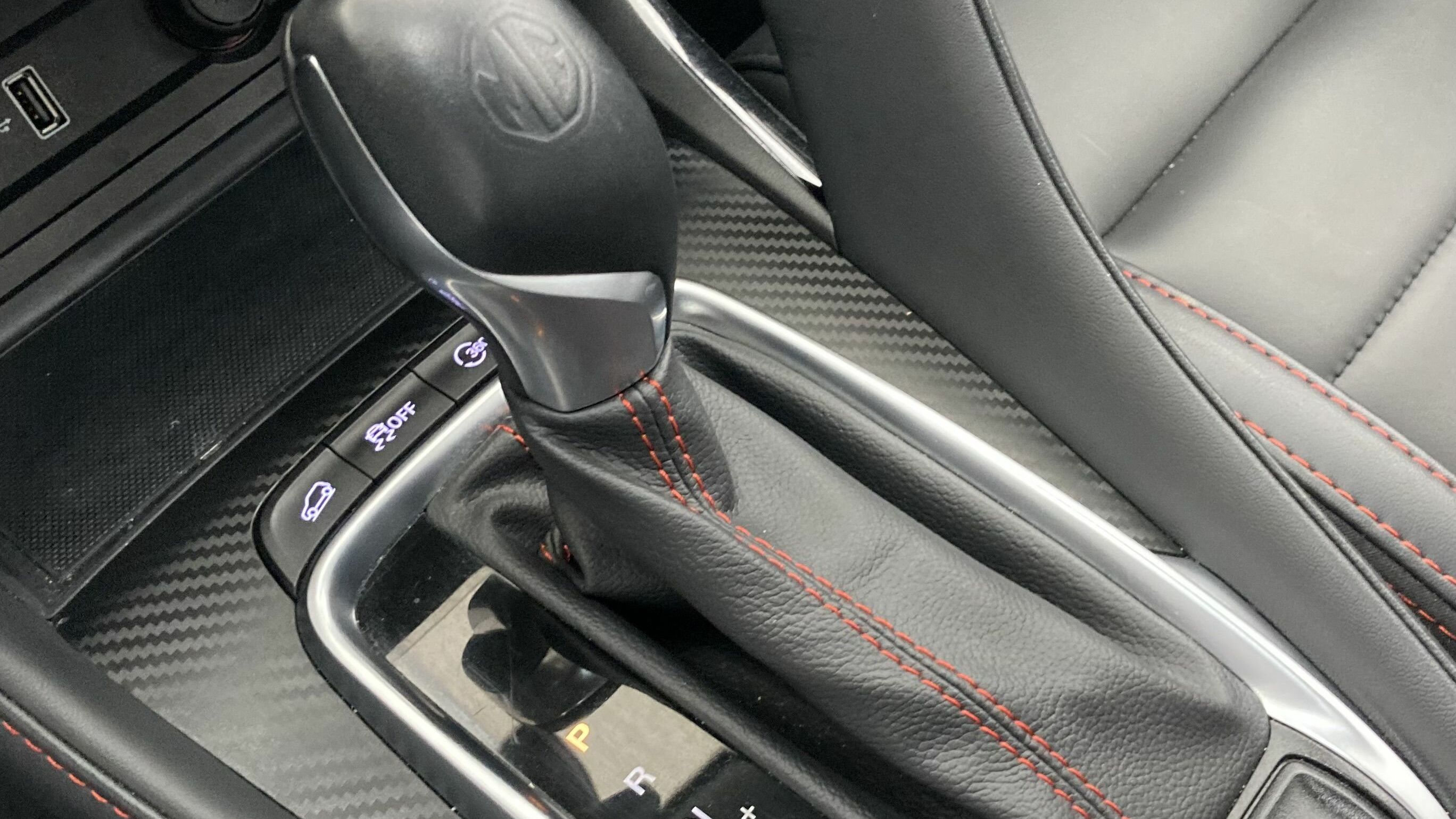 mg zs luxury 1.0 T-GDI 110 AT 2024 pebble black 20