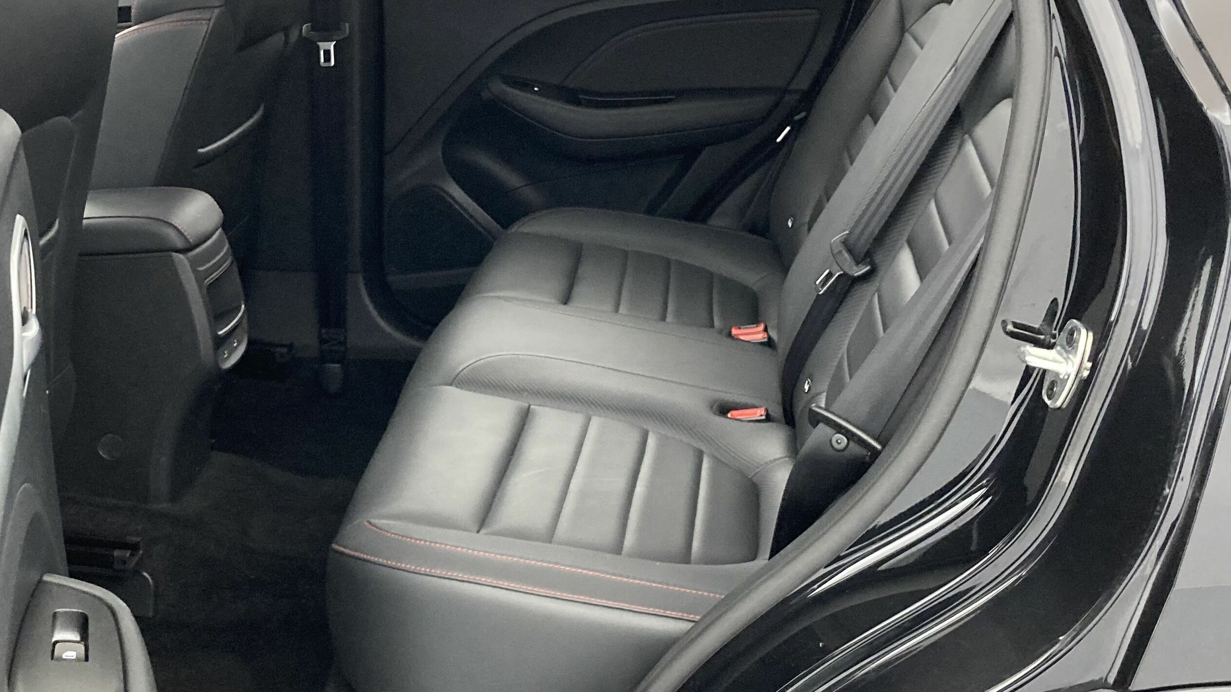 mg zs luxury 1.0 T-GDI 110 AT 2024 pebble black 21