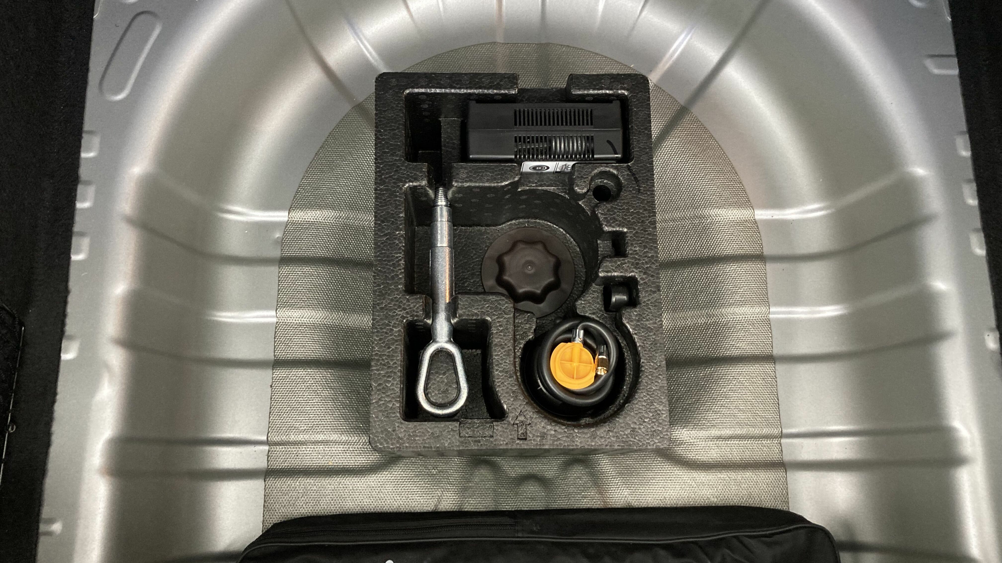 mg zs luxury 1.0 T-GDI 110 AT 2024 cosmic silver 23