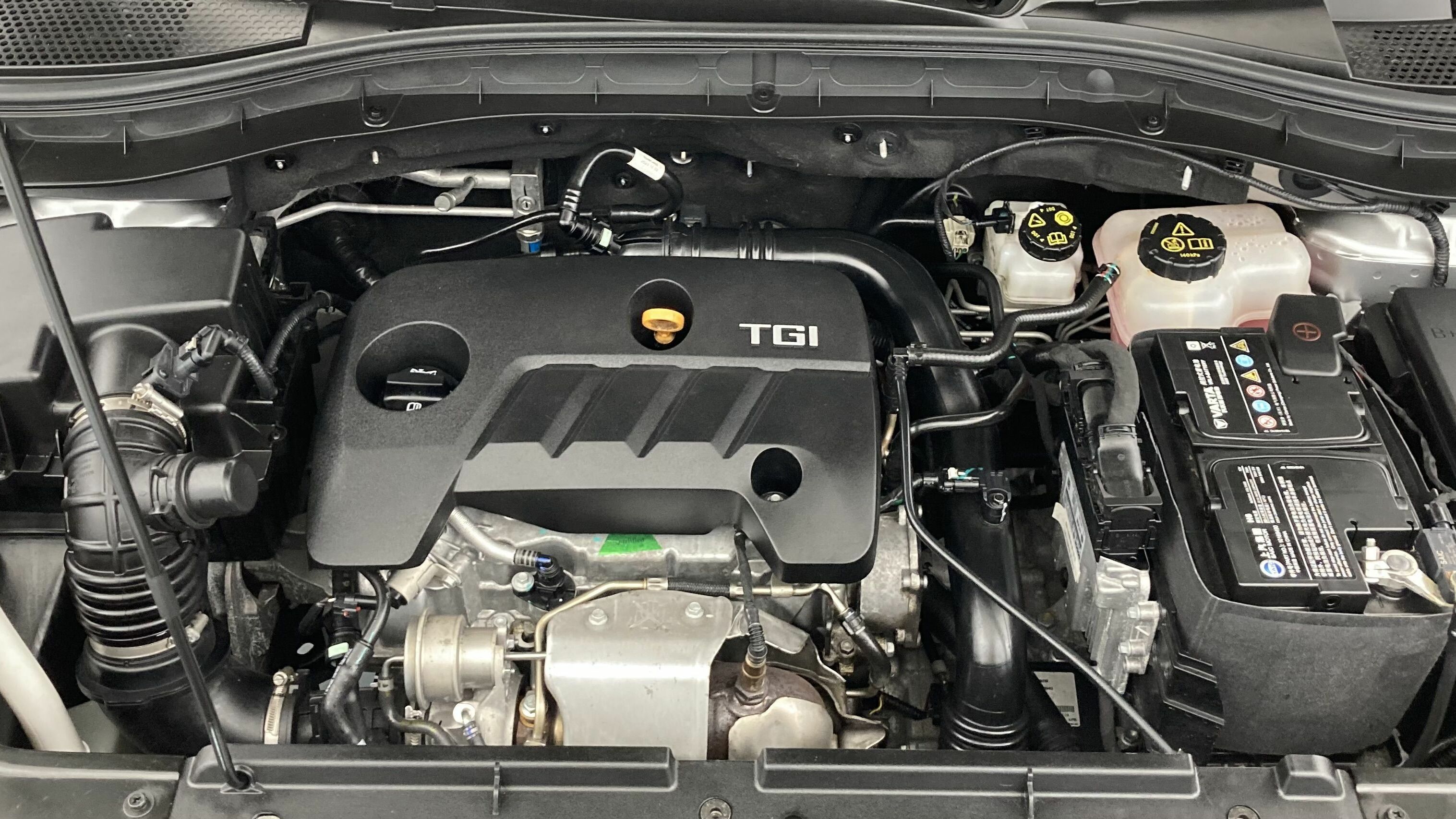 mg zs luxury 1.0 T-GDI 110 AT 2024 cosmic silver 25