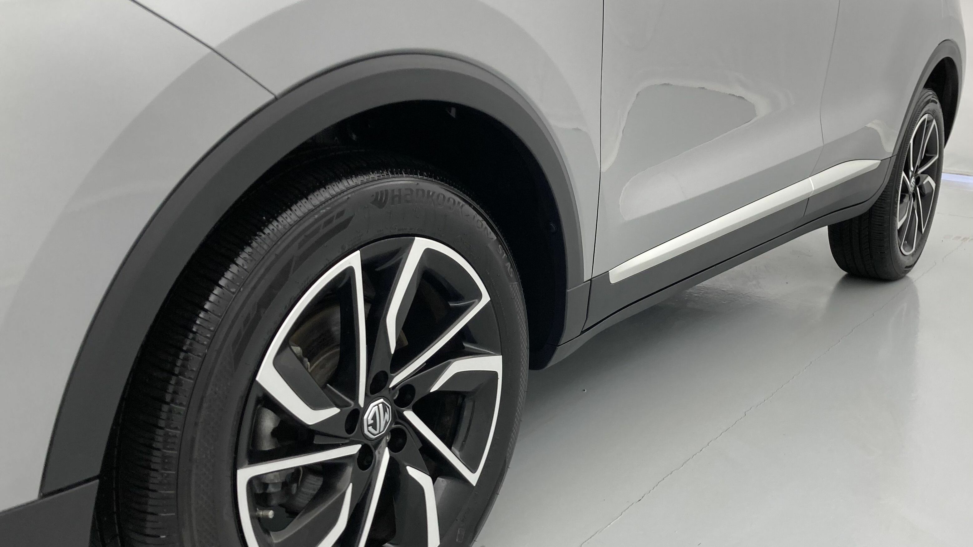 mg zs luxury 1.0 T-GDI 110 AT 2024 cosmic silver 26