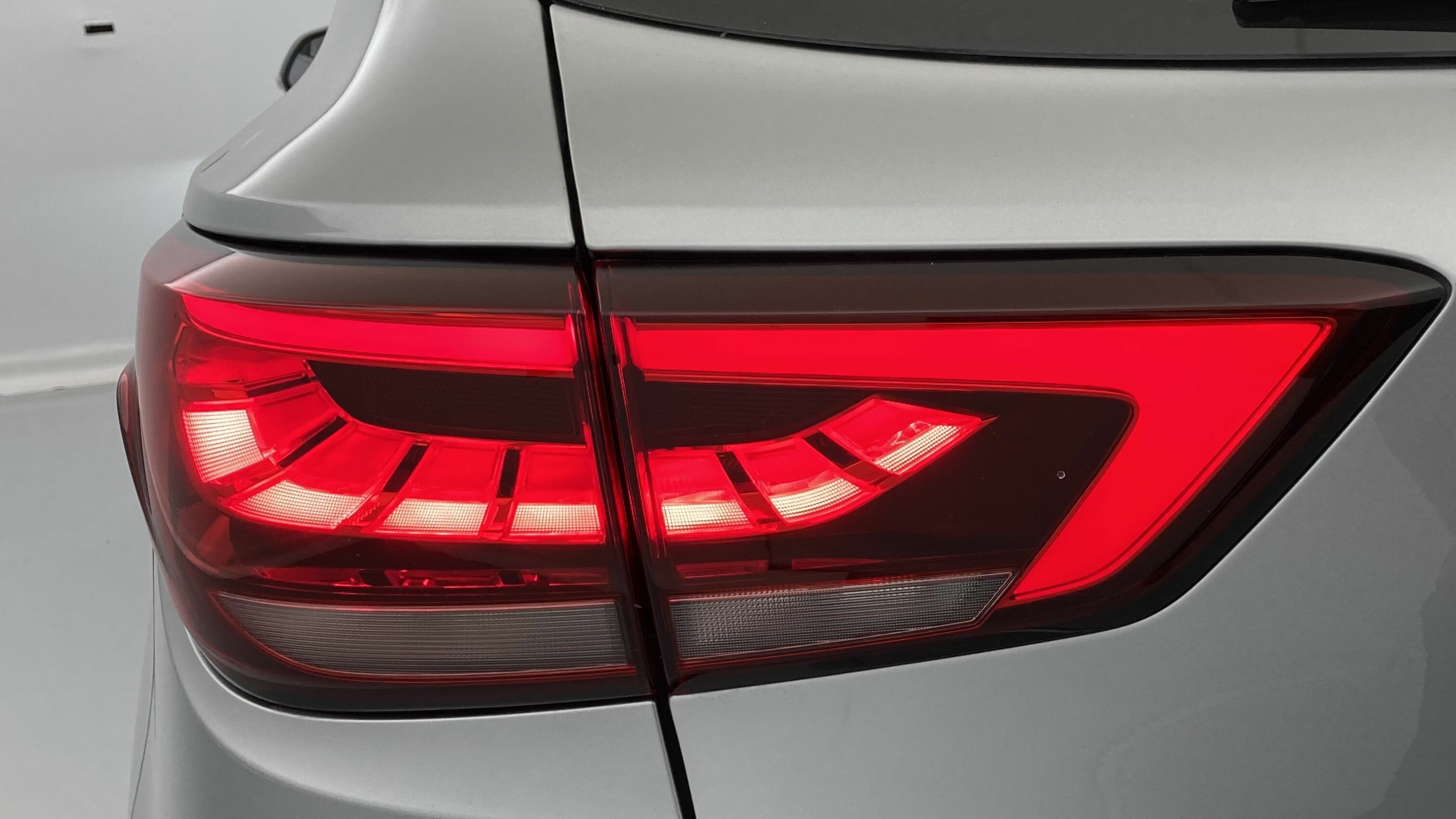 mg zs luxury 1.0 T-GDI 110 AT 2024 cosmic silver 30