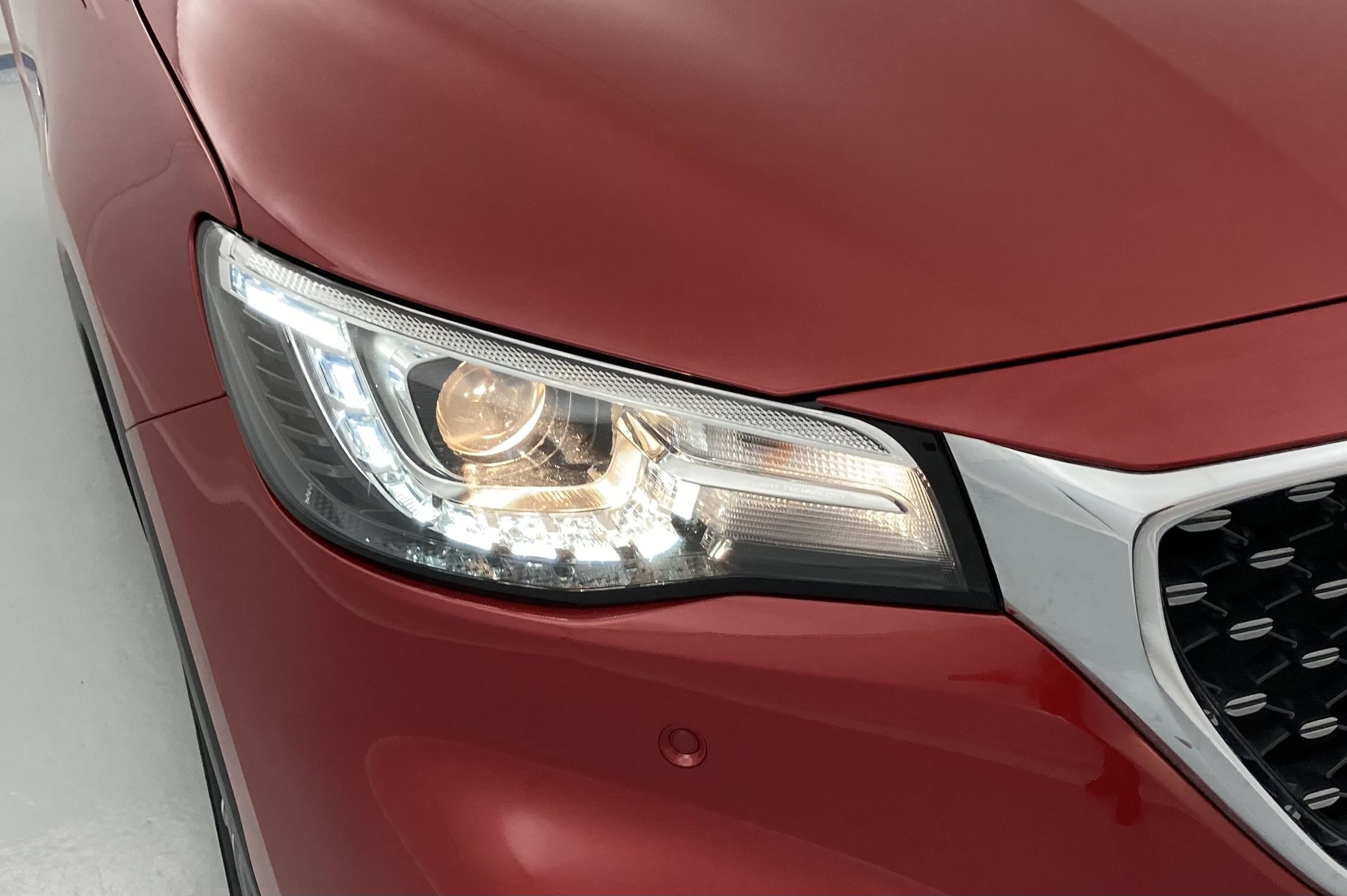 mg hs luxury 1.5 T-GDI 162 AT 2023 diamond red - rsj 15