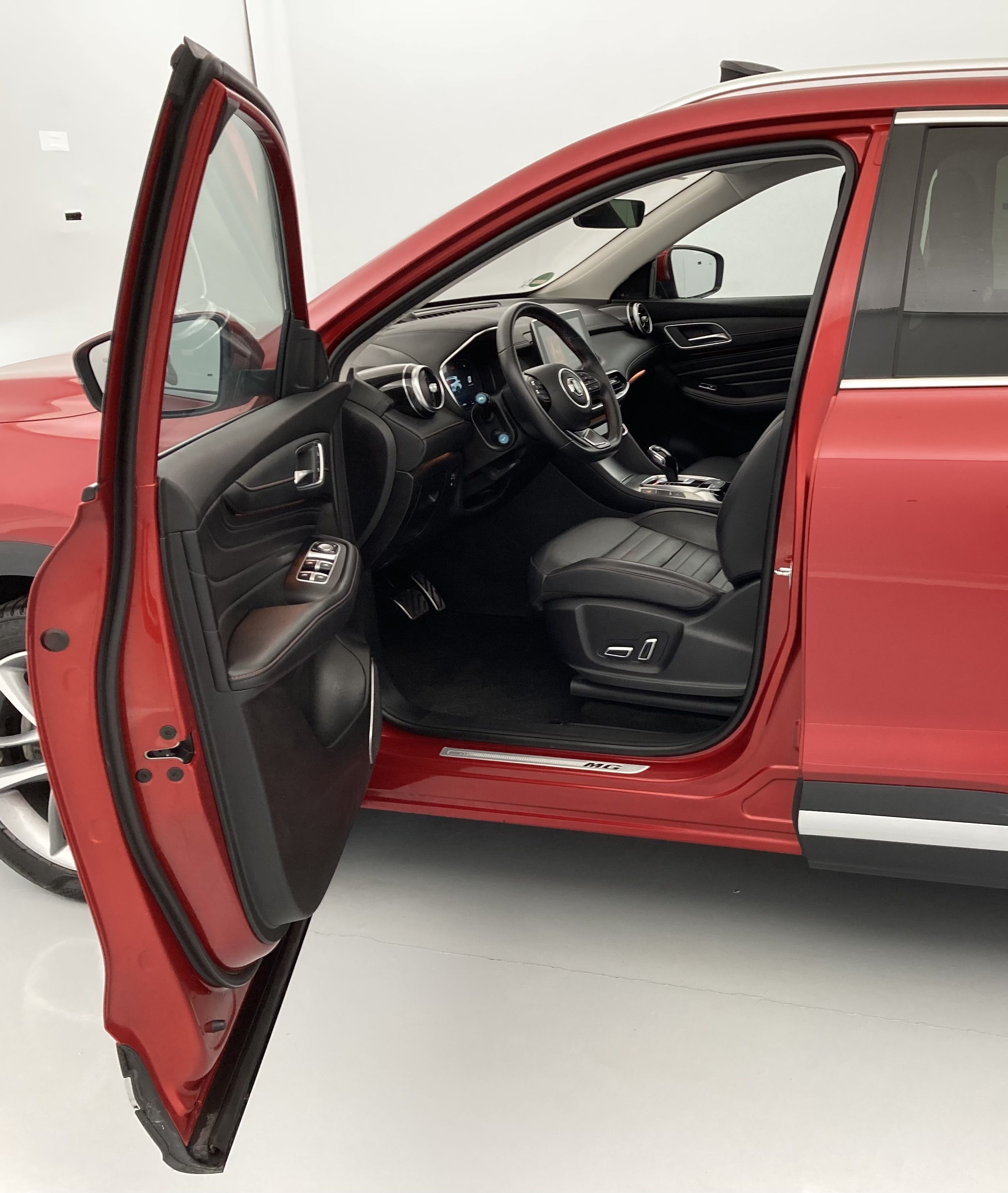mg hs luxury 1.5 T-GDI 162 AT 2023 diamond red - rsj 20