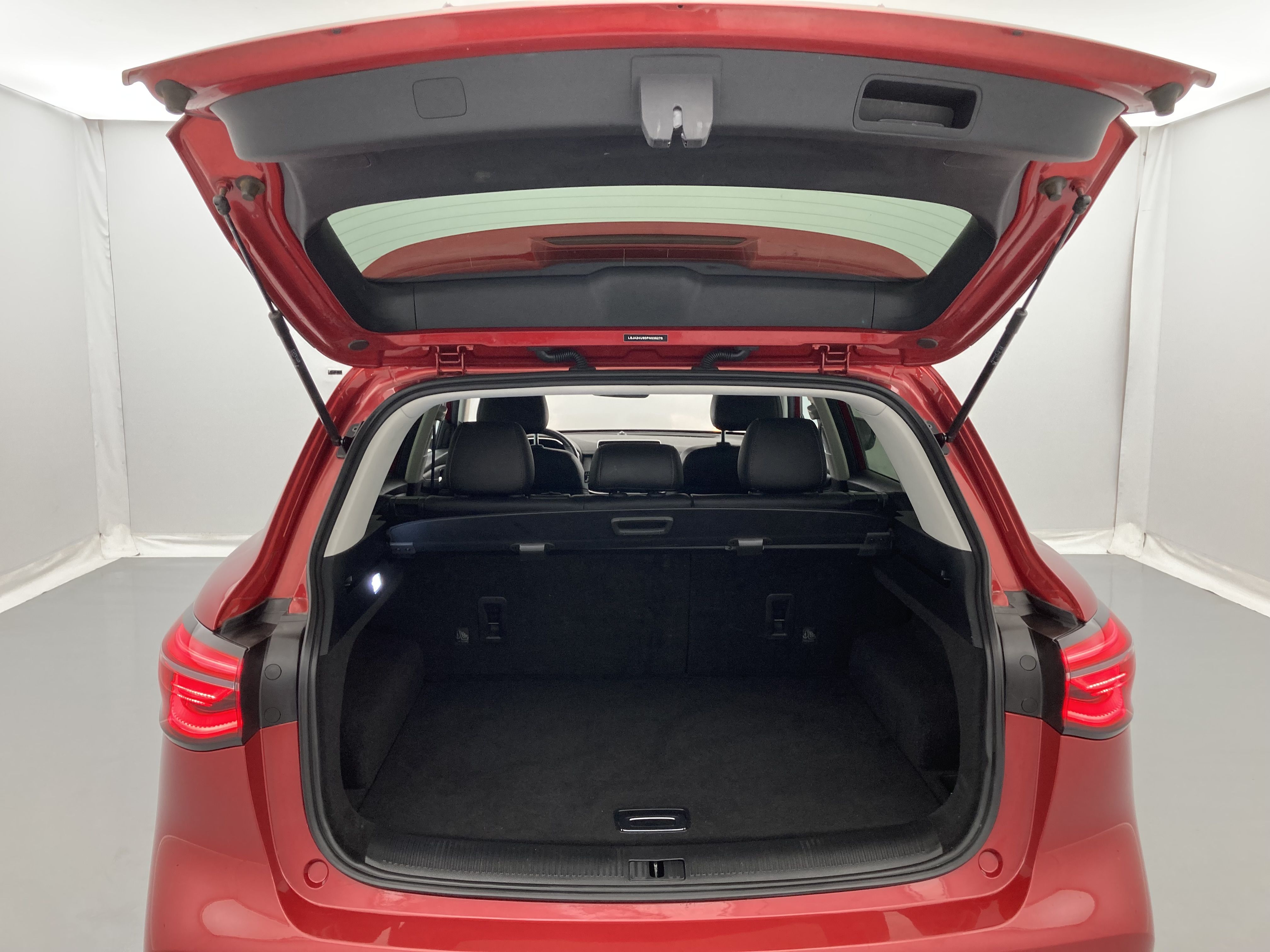 mg hs luxury 1.5 T-GDI 162 AT 2023 diamond red - rsj 23