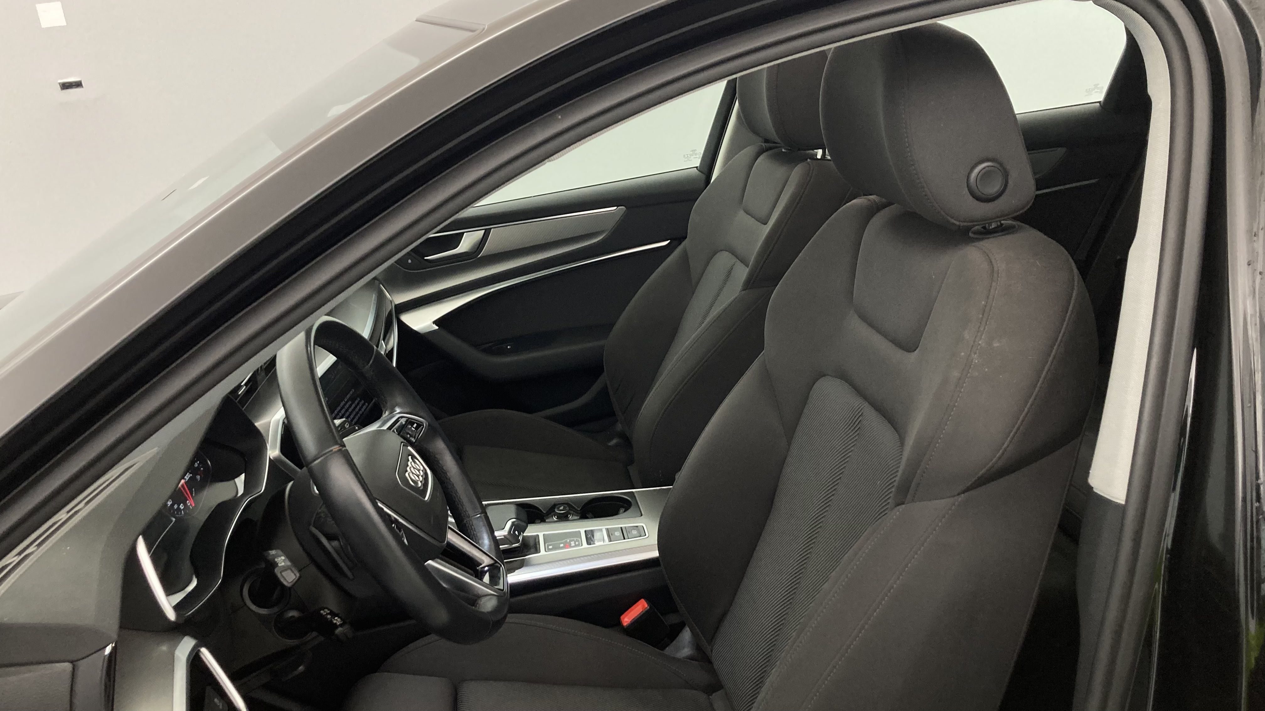 audi a6 avant business 40 TDI 204 STRONIC 2022 negro mitos metalizado 17