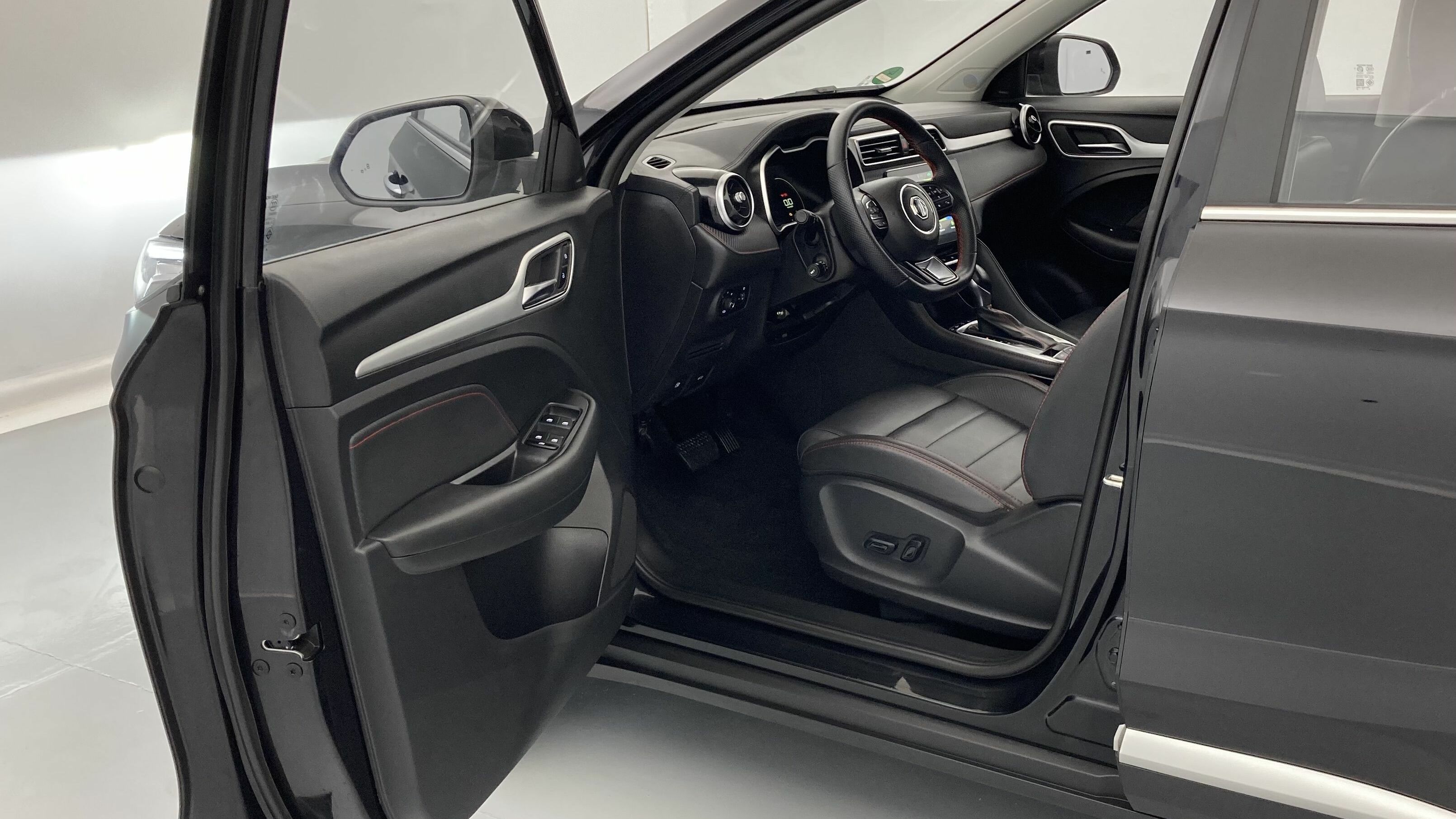 mg zs luxury 1.0 T-GDI 110 AT 2024 pebble black 13