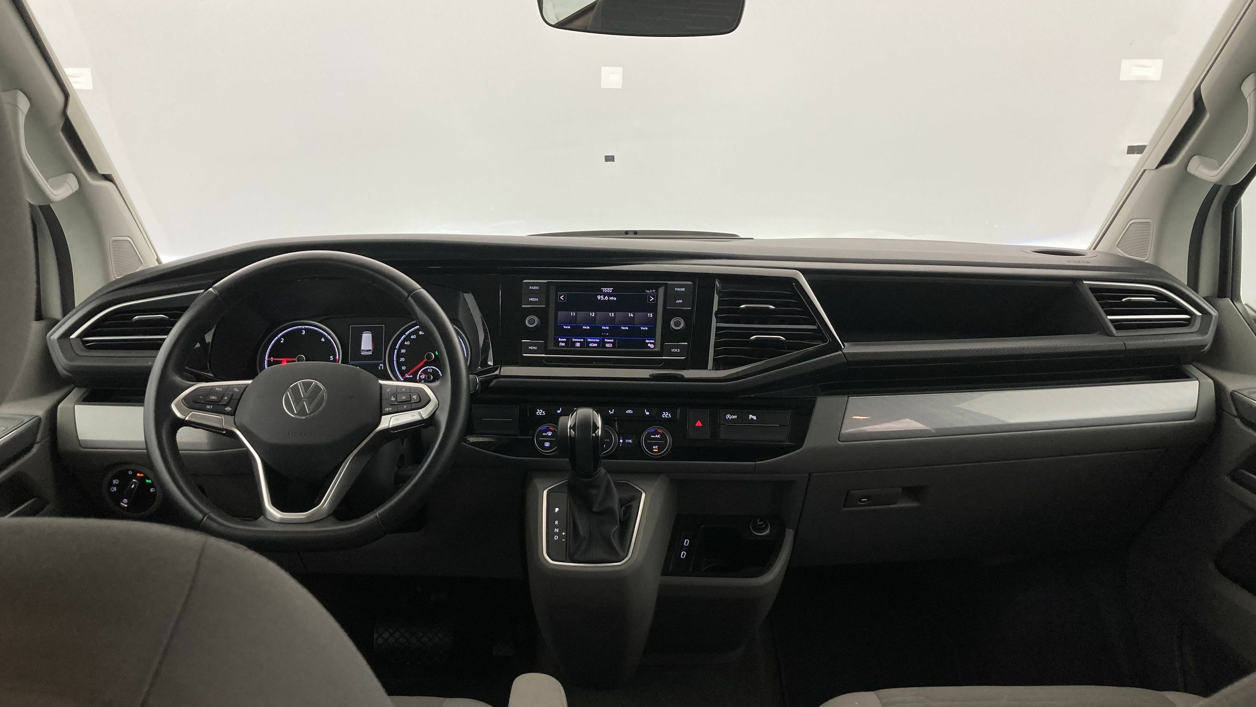 volkswagen california ocean 2.0 TDI 150 DSG 2023 blanco candy 16